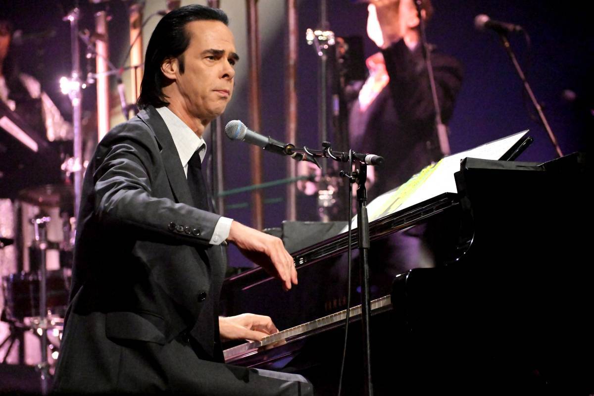 LIVE: Nick Cave byl ve vyprodané O2 areně famózní, sršel energií i dojímal