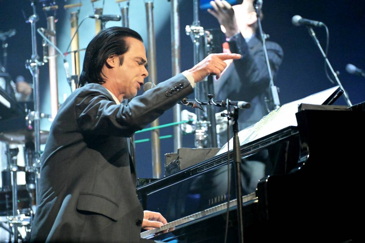 LIVE: Nick Cave byl ve vyprodané O2 areně famózní, sršel energií i dojímal