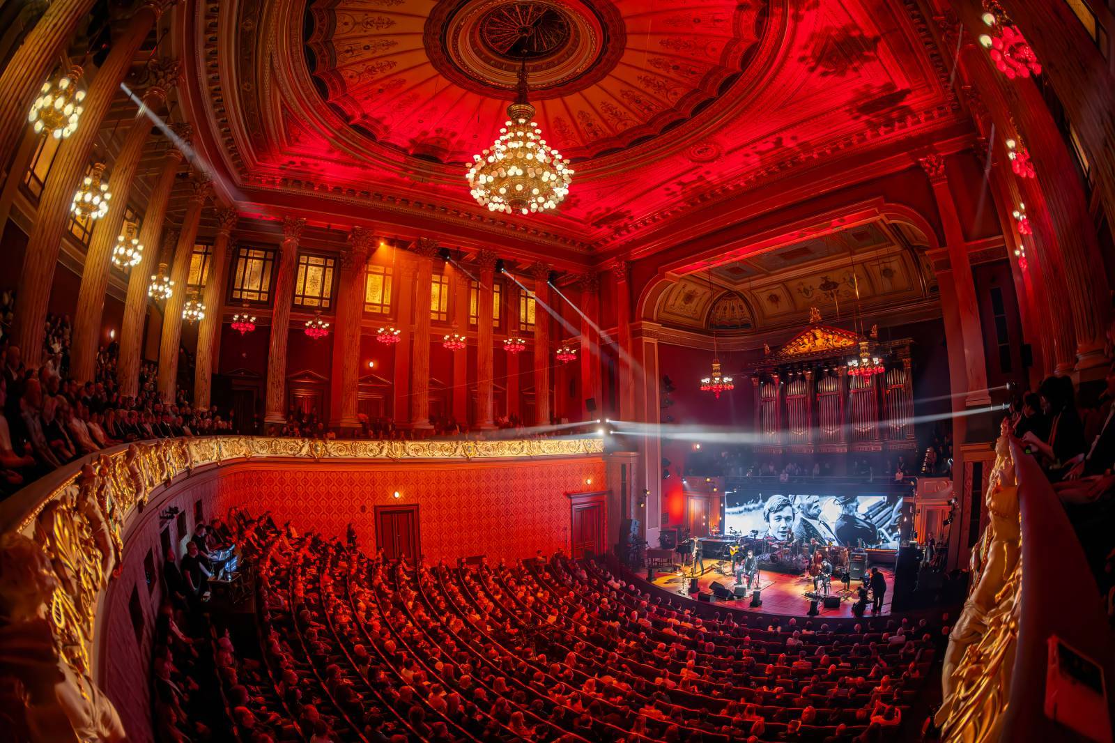 LIVE: Písně Karla Kryla vyprodaly pražské Rudolfinum. Na Prague Sounds mu vzdali hold David Koller a Richard Müller