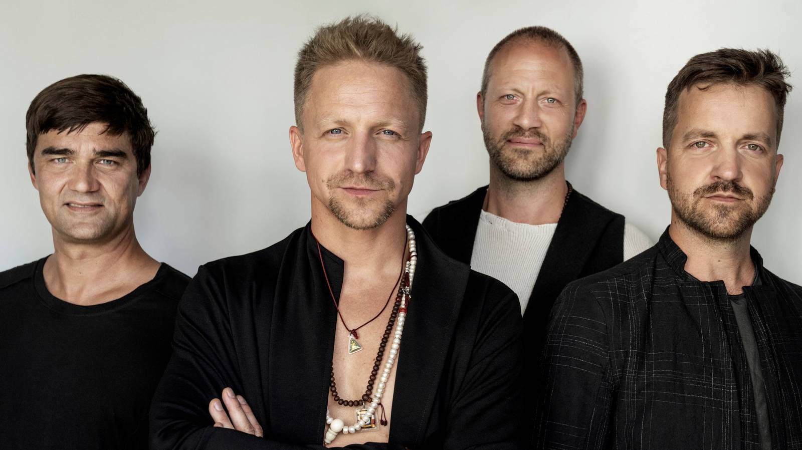 RECENZE: Tomáš Klus se na Tady to máš vrací k písničkářství, albu nechybí humor ani láska