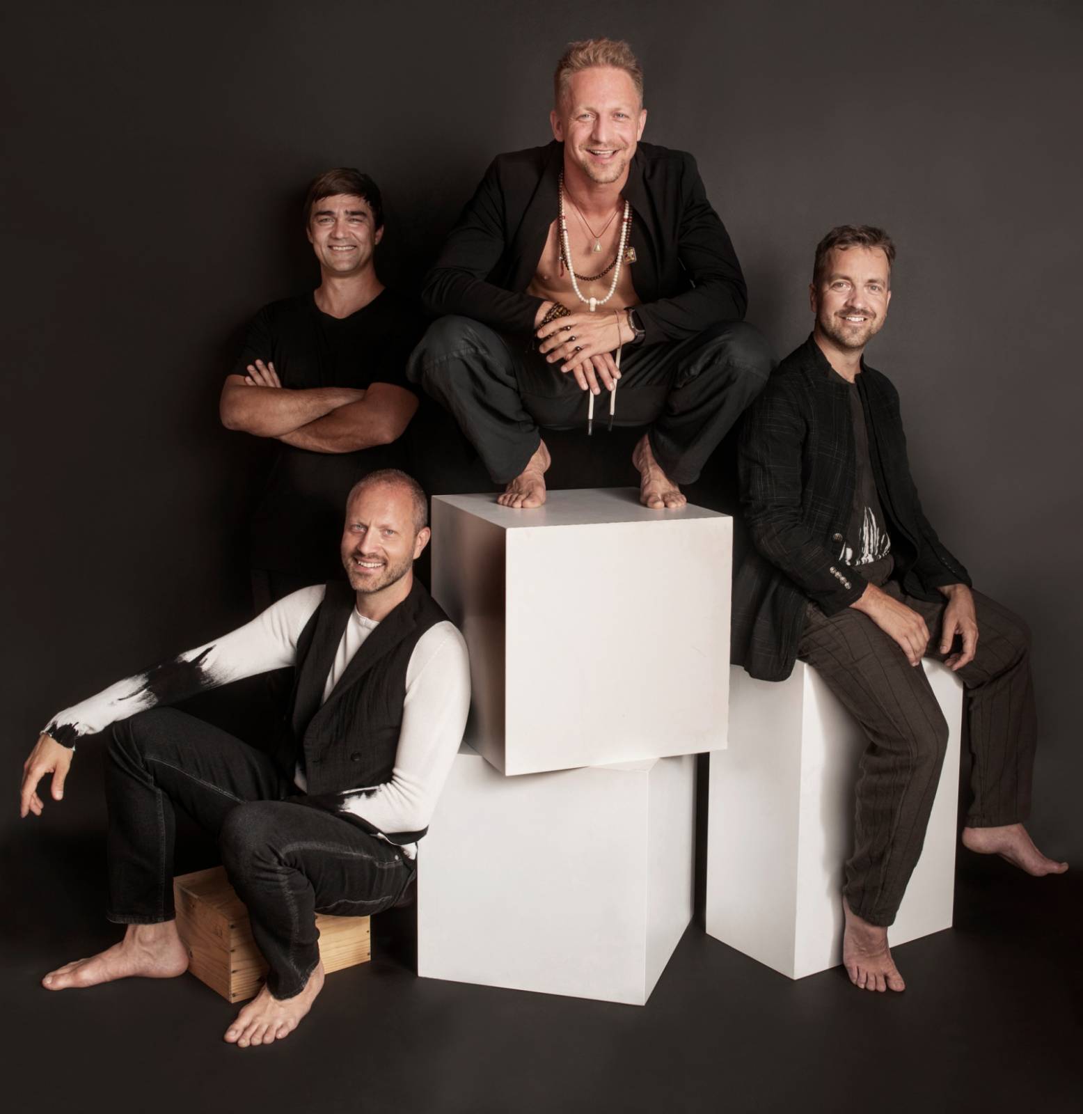 RECENZE: Tomáš Klus se na Tady to máš vrací k písničkářství, albu nechybí humor ani láska