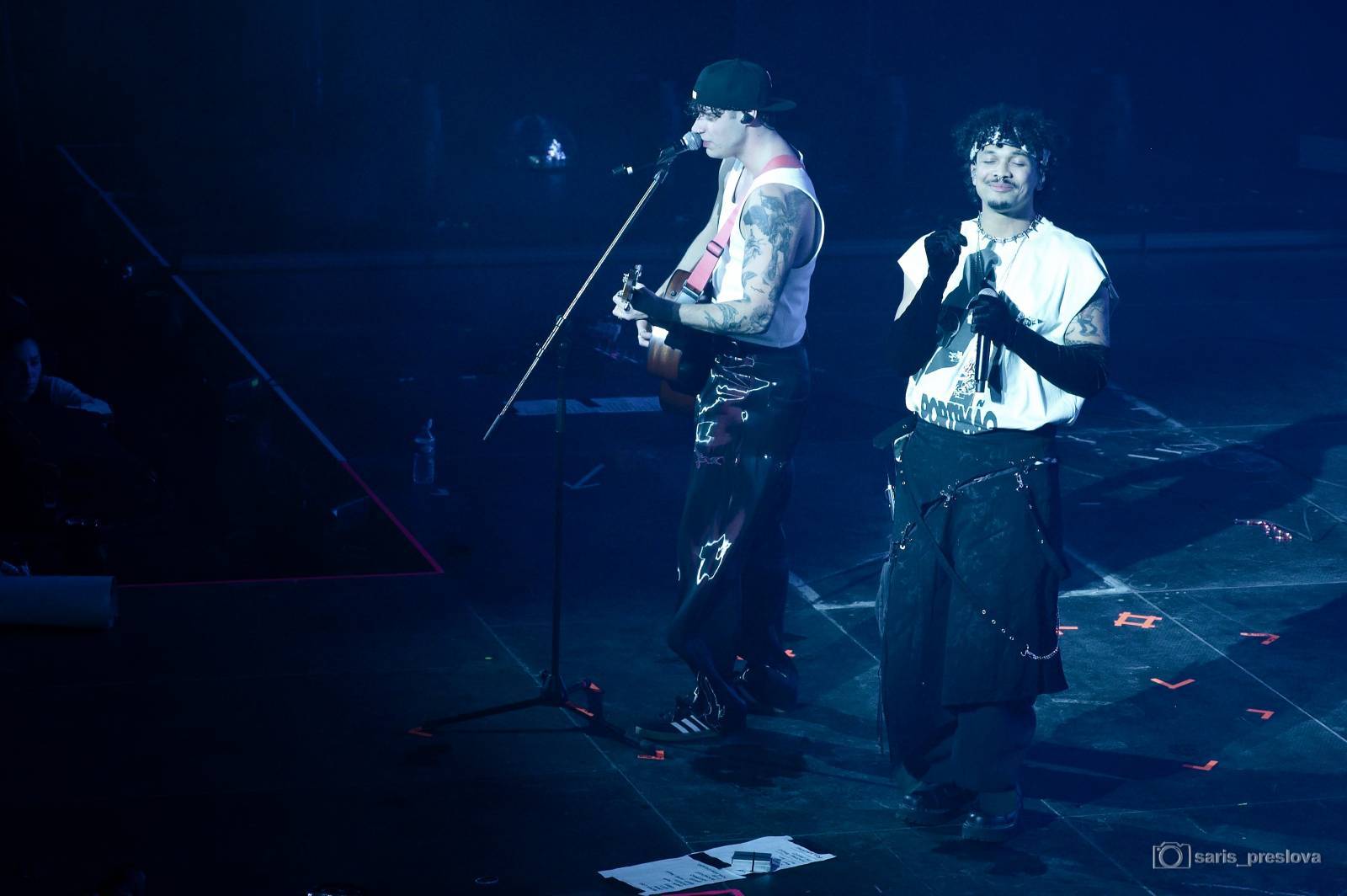 LIVE: Omdlévající fanynky i ohlušující řev. Sofian Medjmedj rozzářil Forum Karlín