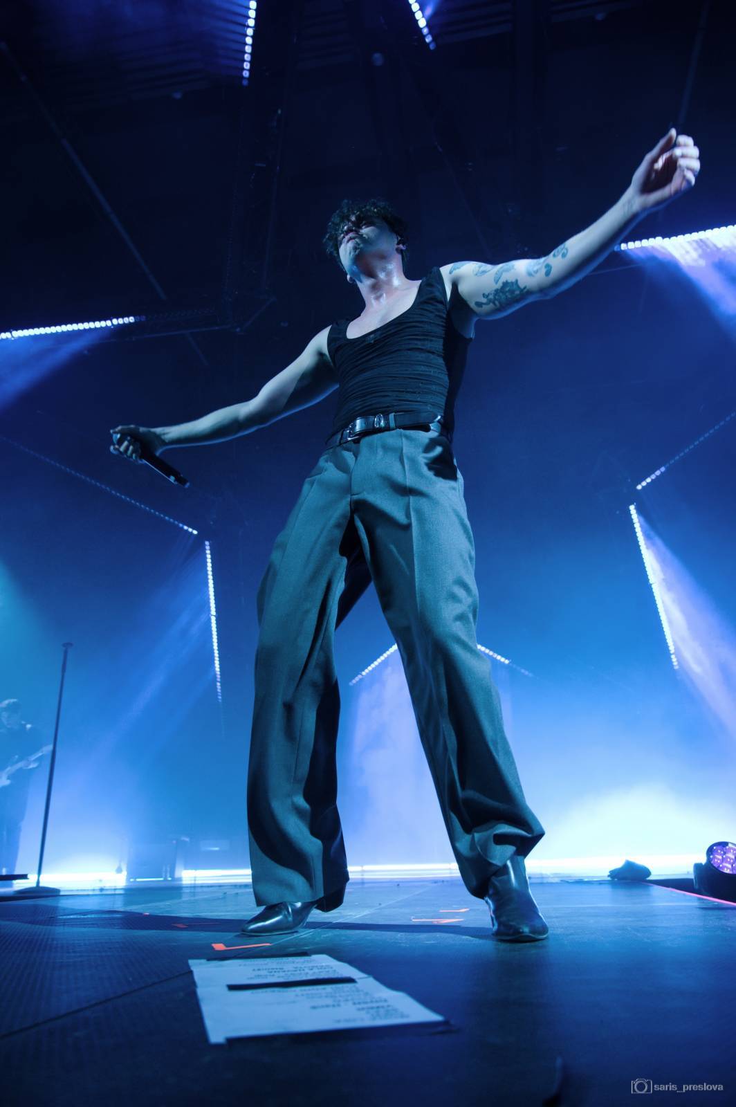 LIVE: Omdlévající fanynky i ohlušující řev. Sofian Medjmedj rozzářil Forum Karlín