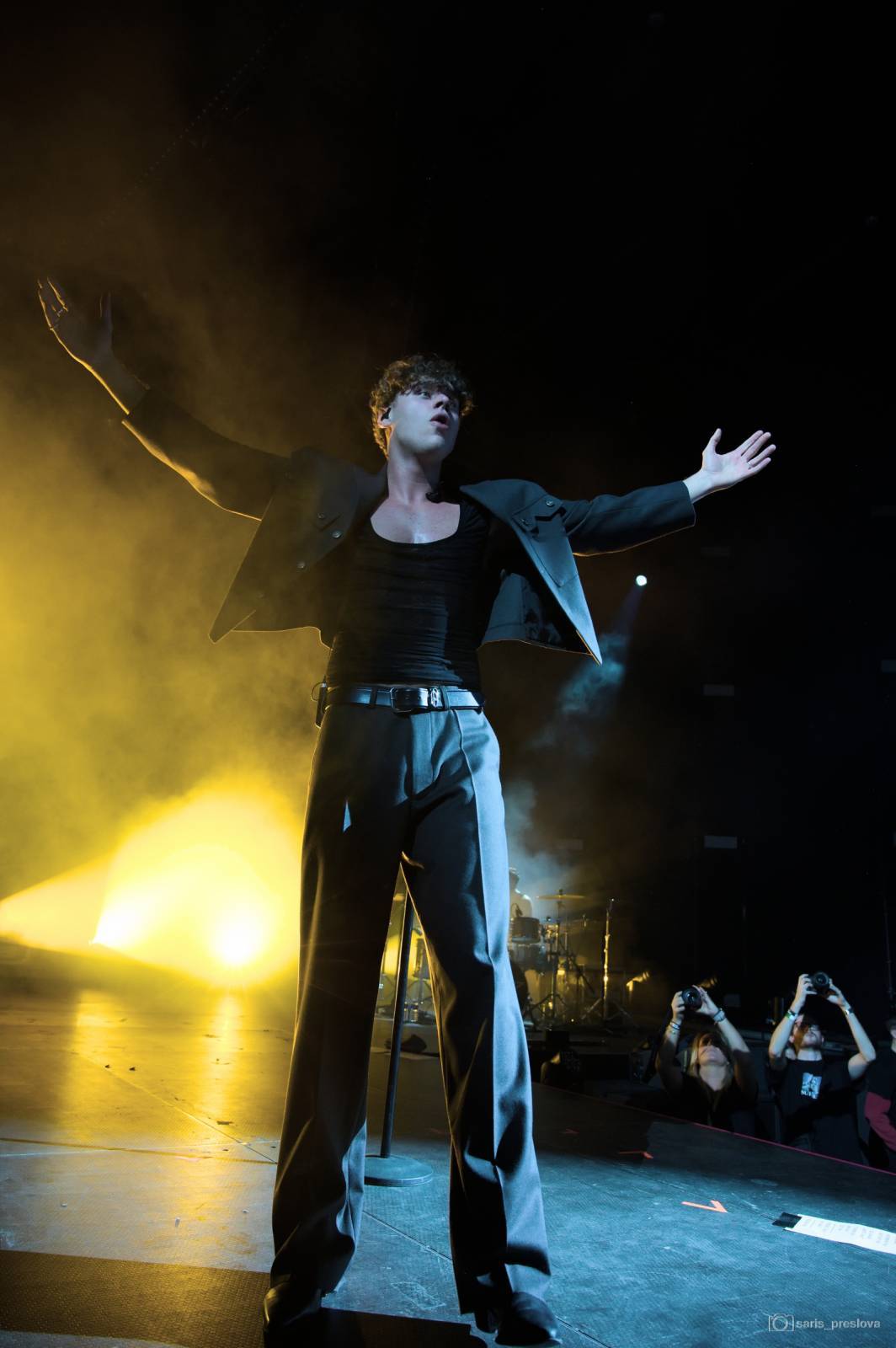 LIVE: Omdlévající fanynky i ohlušující řev. Sofian Medjmedj rozzářil Forum Karlín