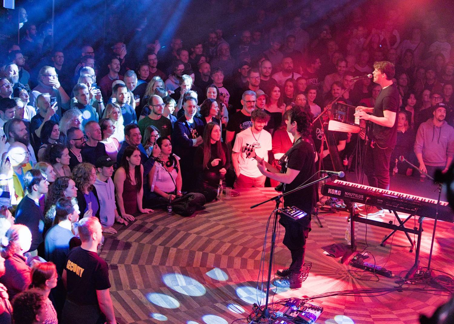 LIVE: Dirty Loops se po roce vrátili do Prahy, ukázali muzikantskou extratřídu