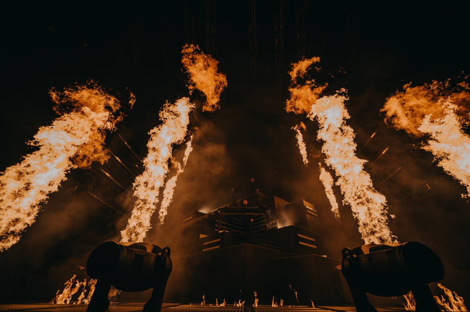 LIVE: Jste tady opičáci? Viktor Sheen křtil v O2 areně hned dvě desky najednou