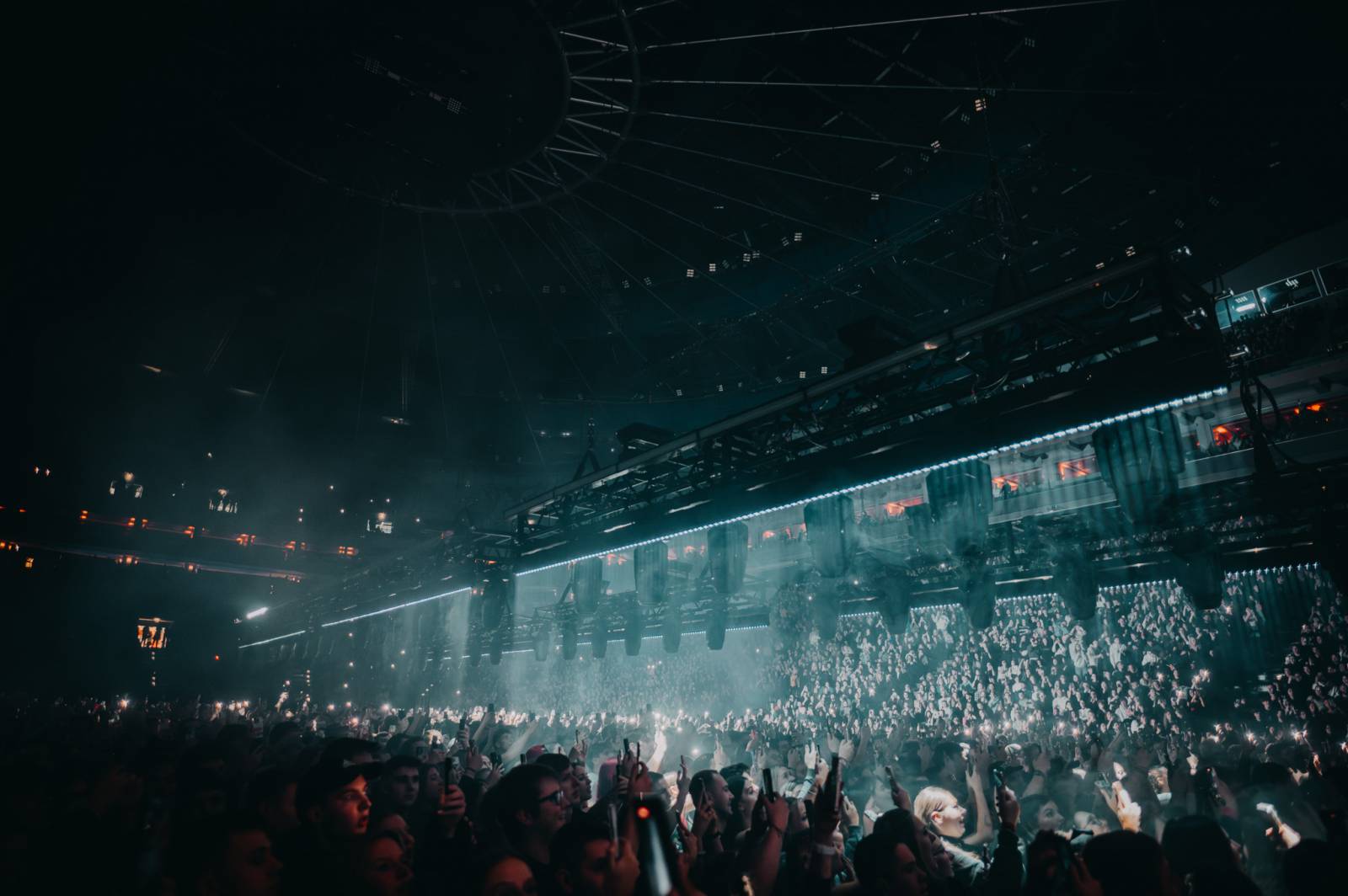 LIVE: Jste tady opičáci? Viktor Sheen křtil v O2 areně hned dvě desky najednou