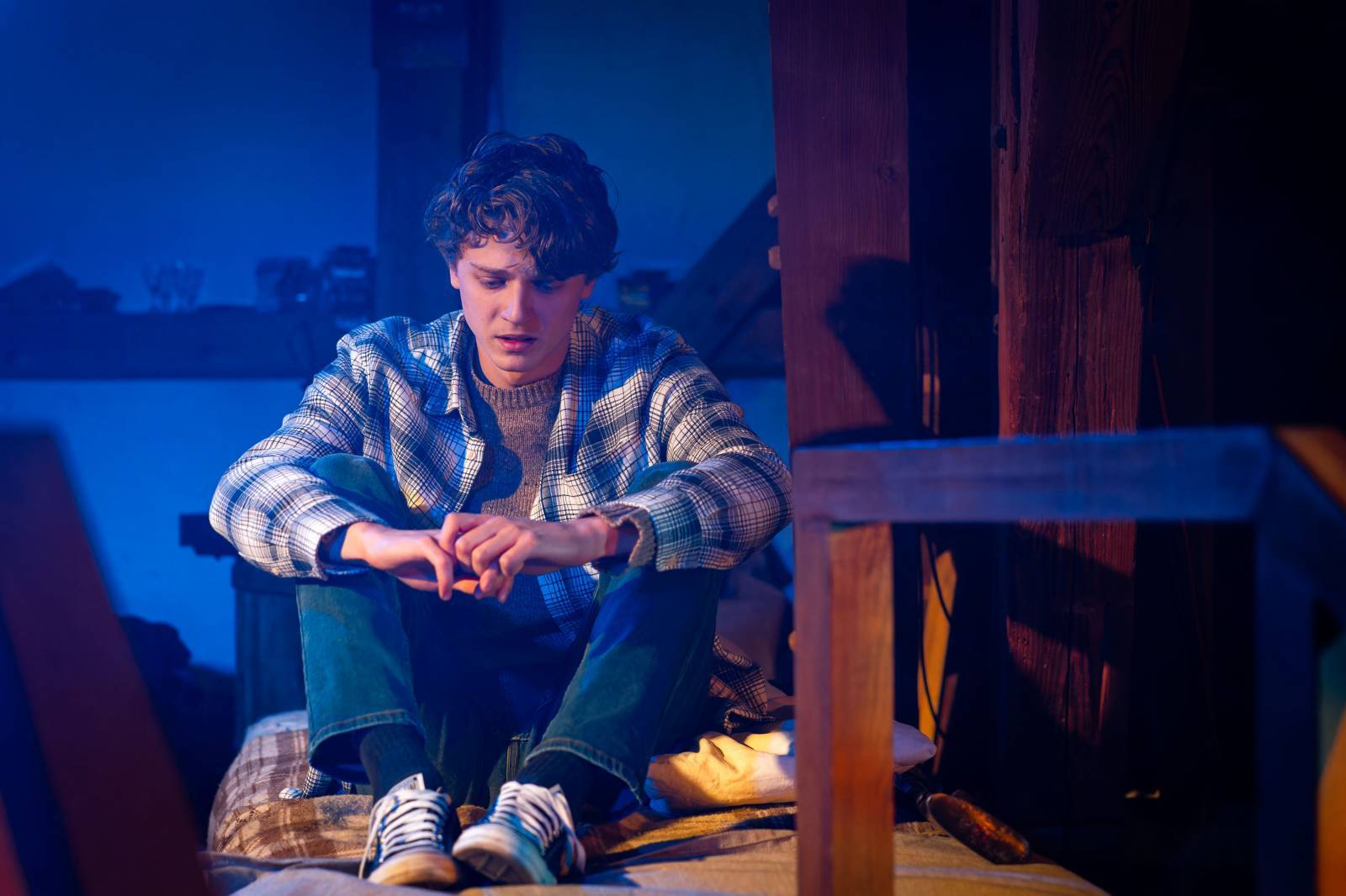 RECENZE: Kurt a Sid – hra o poslední noci Kurta Cobaina, jehož ani pankáč Sid Vicious nezachránil, rozčeřila českou divadelní scénu