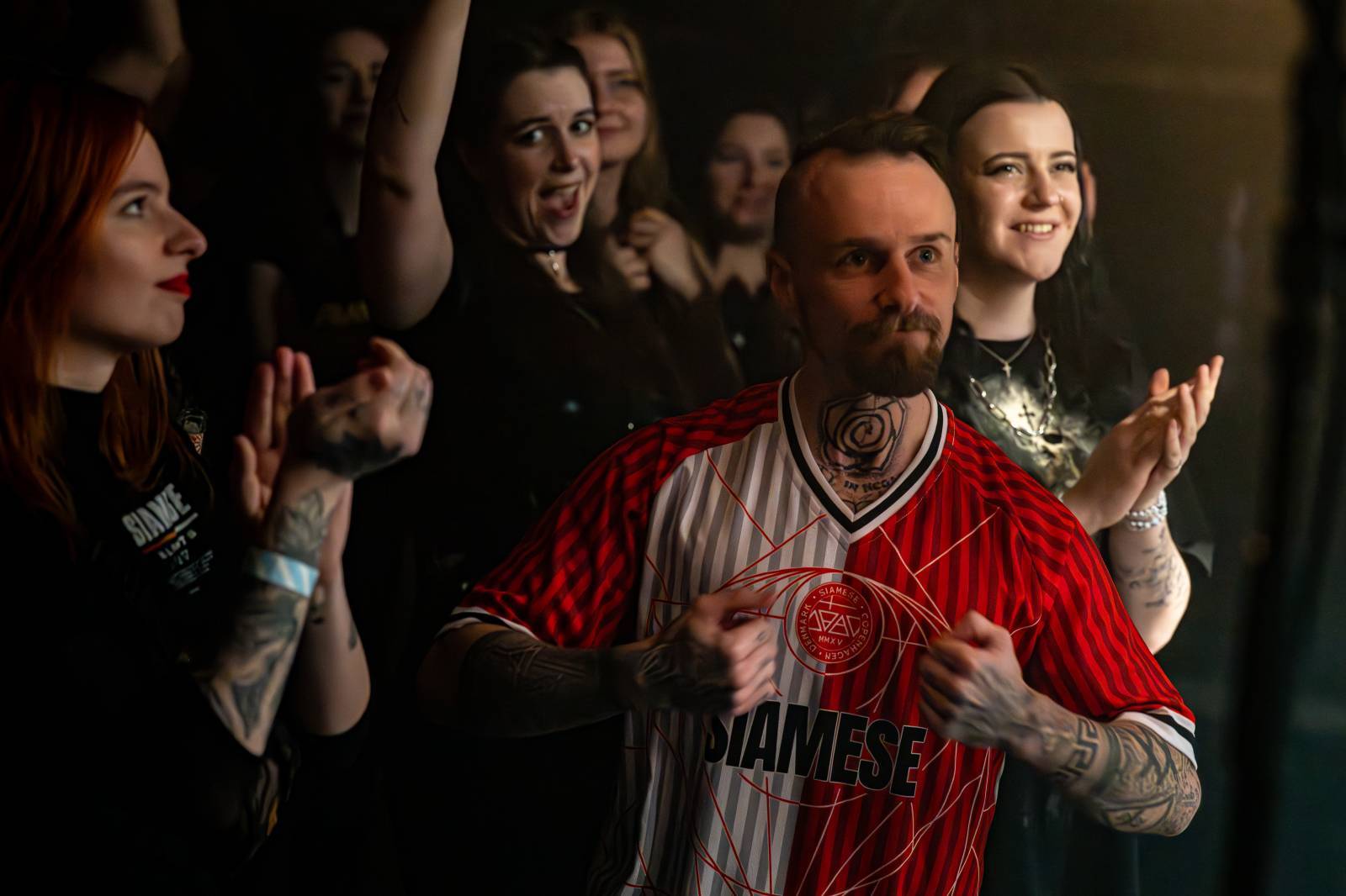 LIVE: Siamese do Bike Jesus přivezli nesnesitelnou lehkost bytí, humor i strach o život