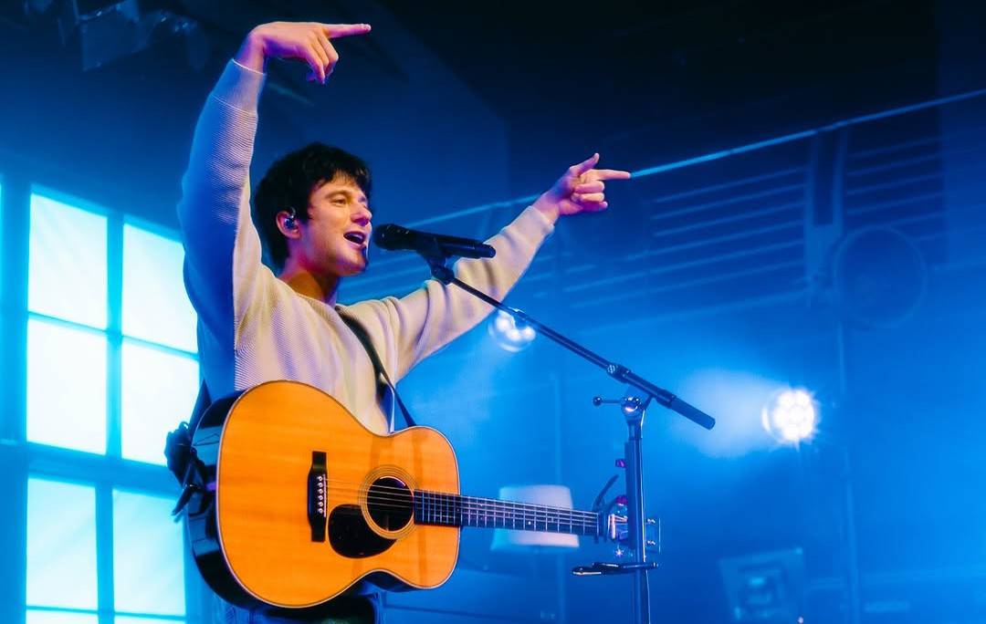 LIVE: Milý, ale ne každý je Ed Sheeran. Alec Benjamin publikum v Praze dostal, chybí mu ale velké hity 