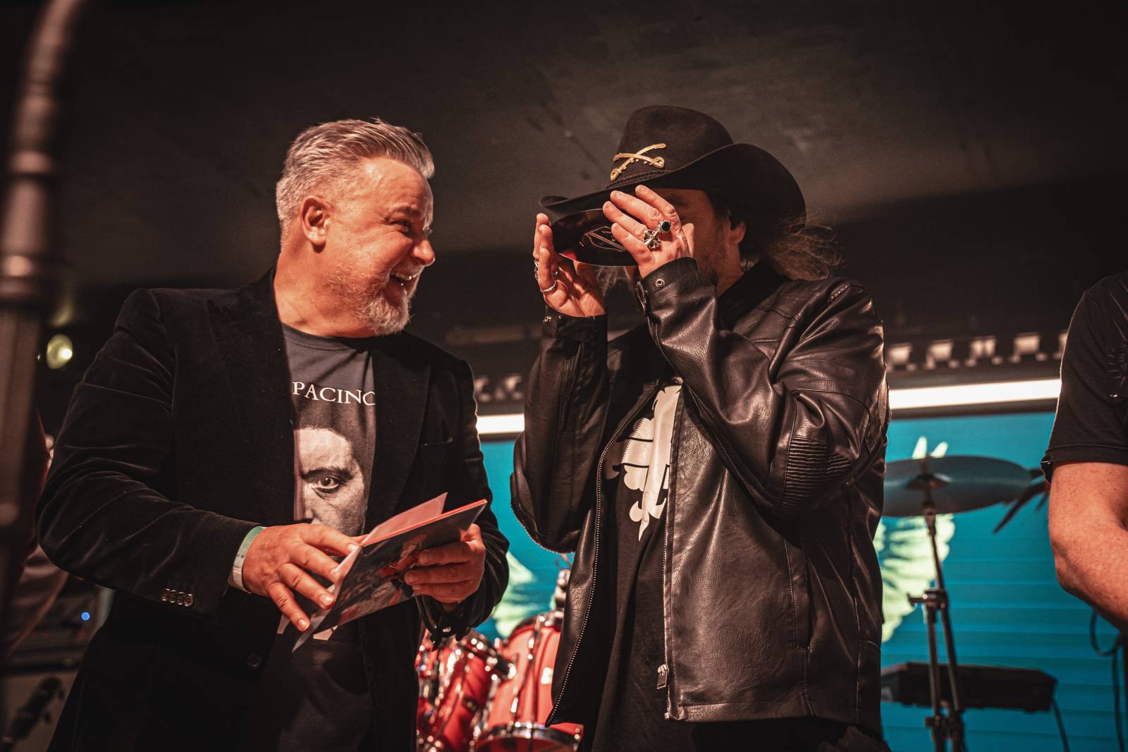 LIVE: Lucie v klubu křtila olejem a zářila svěží energií. Nový zpěvák Viktor Dyk jí sluší 