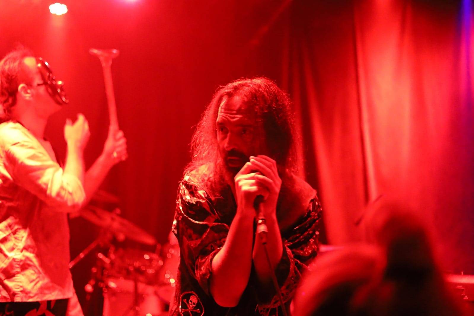 LIVE: V Rock Café bylo líbezně. Roztomilý dadaismus kapely První hoře by měli dávat místo Ulice