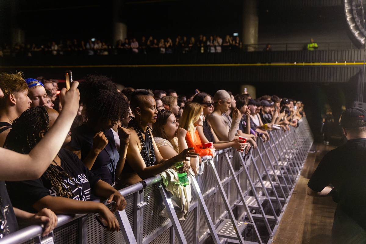 LIVE: FKA Twigs v performance plné vášně a inspirace pražskou raveovou scénou