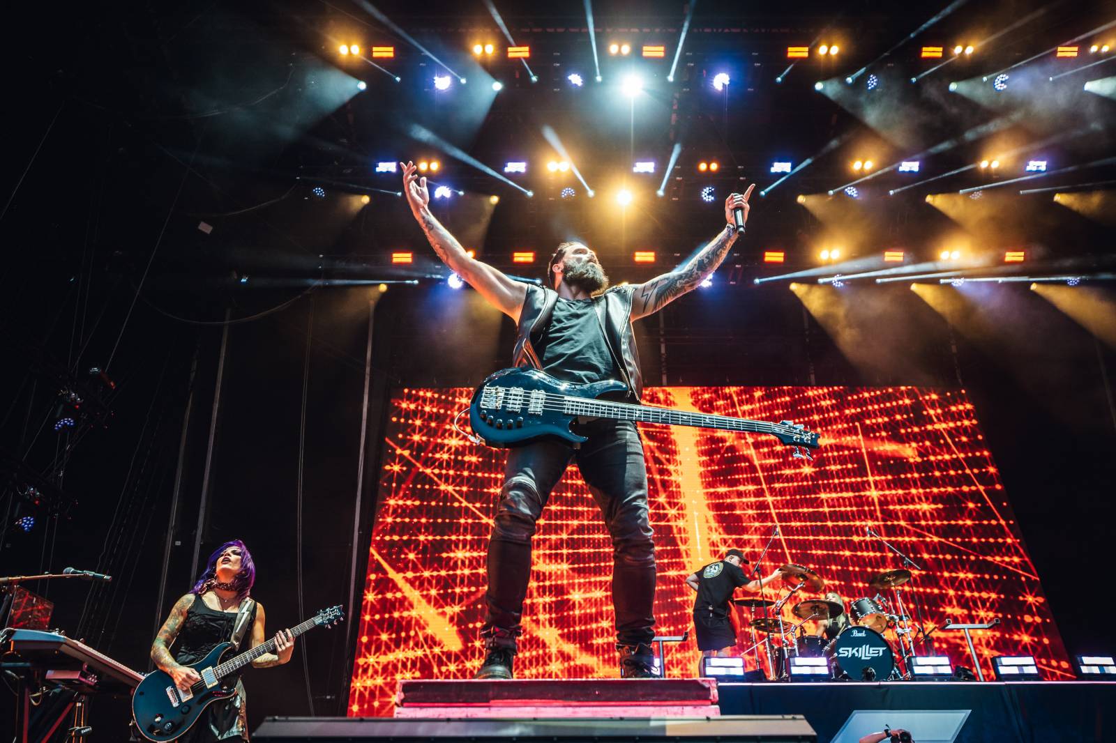 LIVE: Rock for People, den třetí. Popíkoví Sex Pistols a moshpity při koncertu Ewy Farne