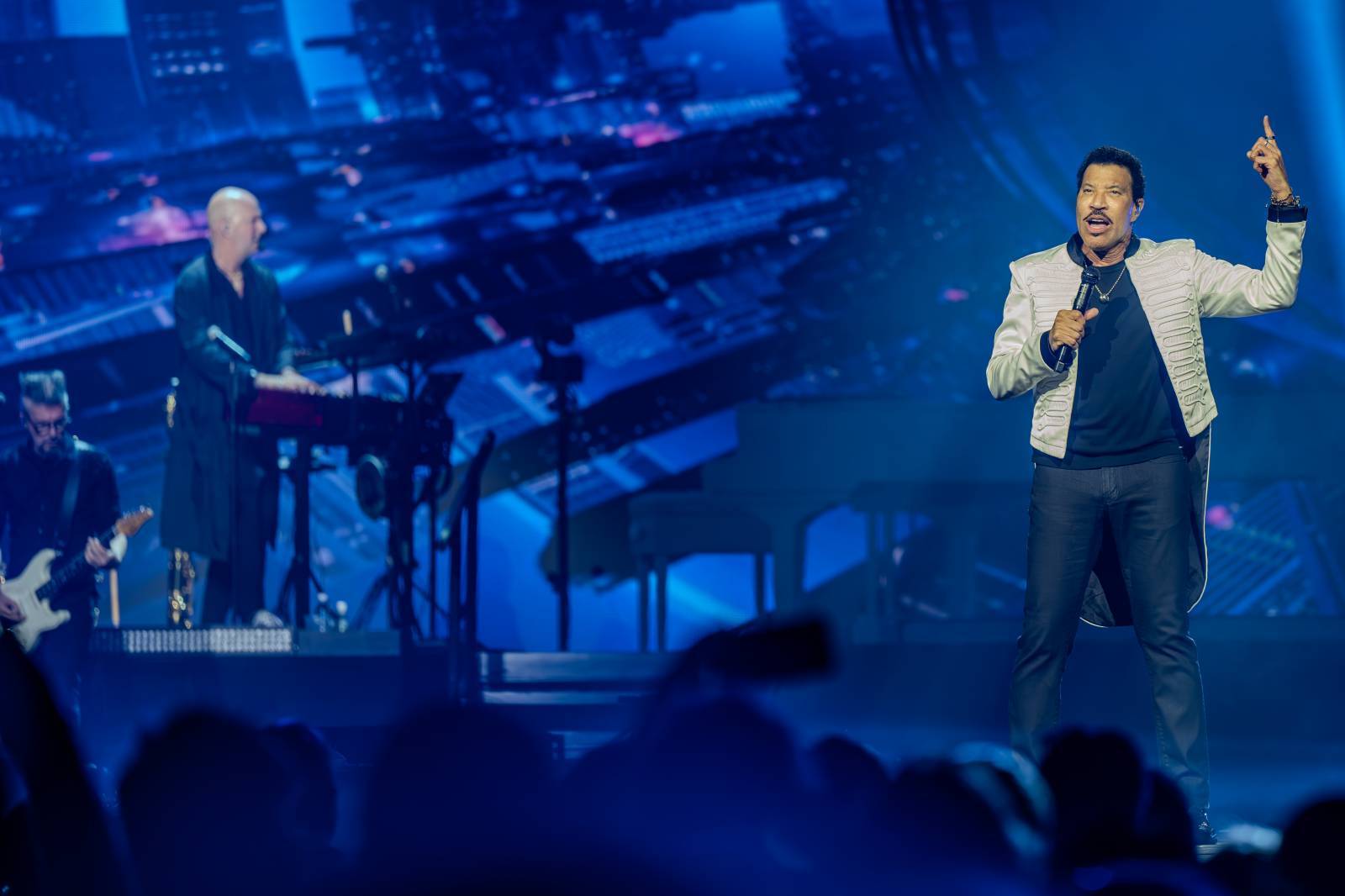 LIVE: Lionel Richie přivezl do Prahy nostalgickou show, vsadil na zkušenost, humor a šarm