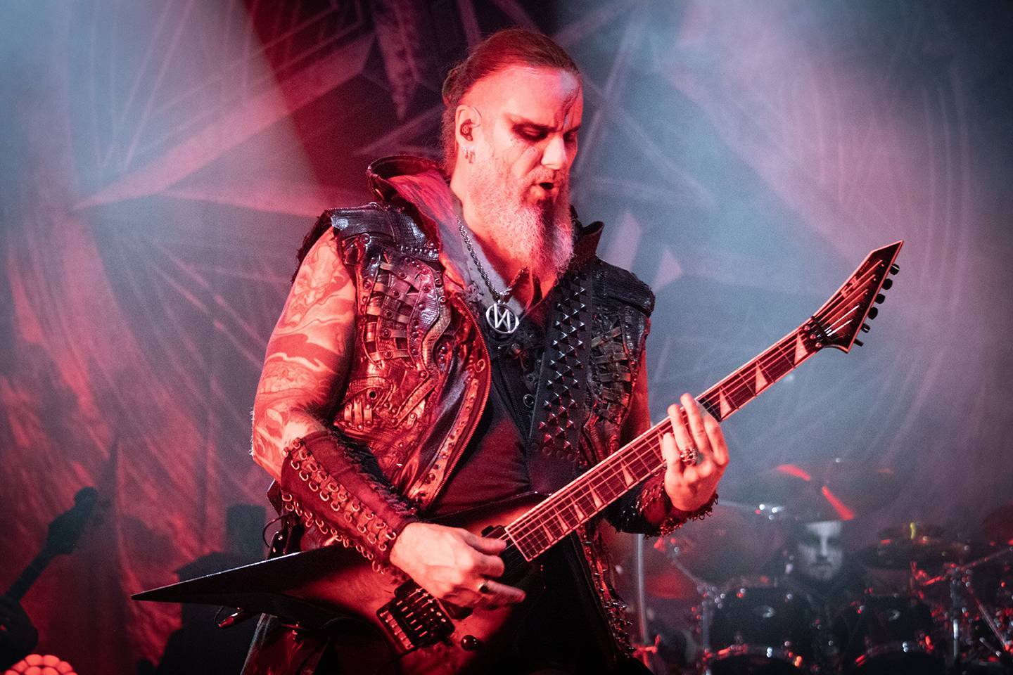 LIVE: Démoni, ohnivé trysky a nostalgie. Na Brutal Assault se vrátili Dimmu Borgir a Mayhem