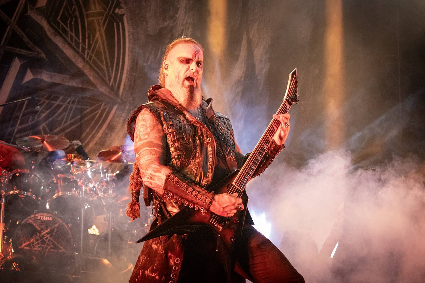 LIVE: Démoni, ohnivé trysky a nostalgie. Na Brutal Assault se vrátili Dimmu Borgir a Mayhem