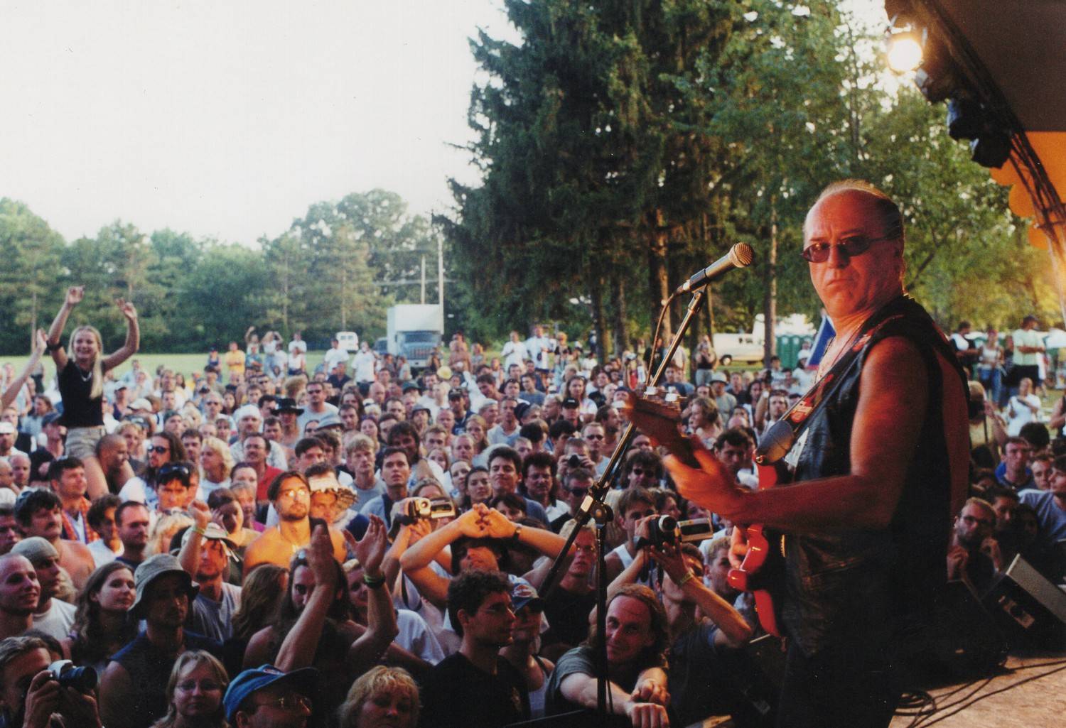 RETRO 2000 | První CS Rockfest v USA. U Chicaga krajanům zahráli Olympic, Pražský výběr, Tublatanka, BSP, Vladimír Mišík i Vlasta Redl