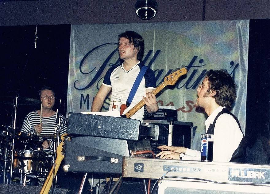 RETRO 2000 | Cheb, Viagra a Monkey Business. Svůj první koncert odehrála kapela Romana Holého v nevěstinci  