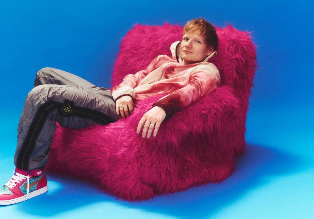 RECENZE: Ed Sheeran sází na jistotu. Nové album Play postrádá invenci