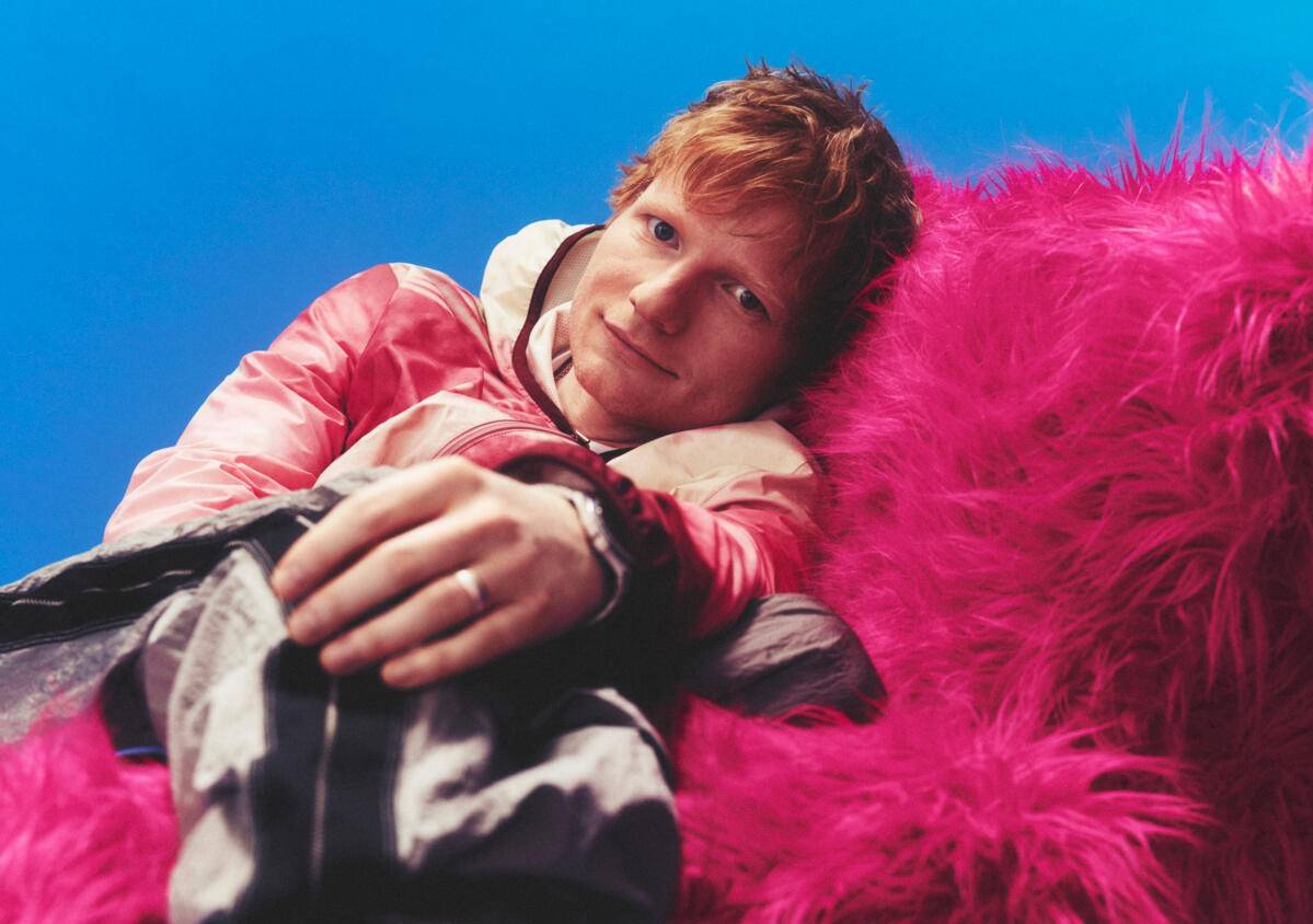 RECENZE: Ed Sheeran sází na jistotu. Nové album Play postrádá invenci