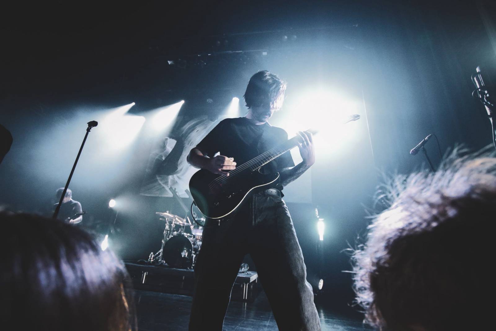 LIVE: We Came as Romans v Praze bez patosu zavzpomínali na zemřelého bratra