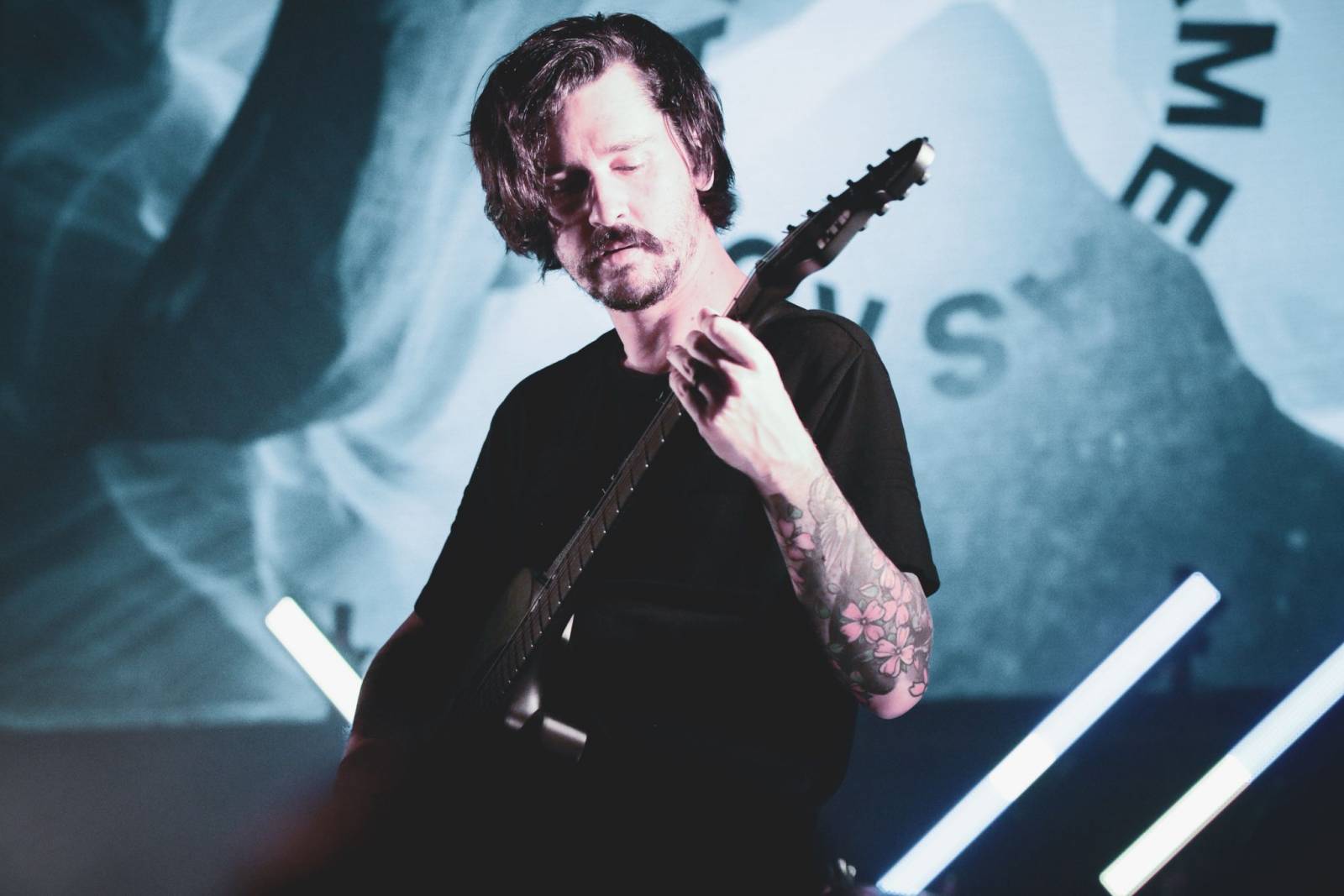 LIVE: We Came as Romans v Praze bez patosu zavzpomínali na zemřelého bratra