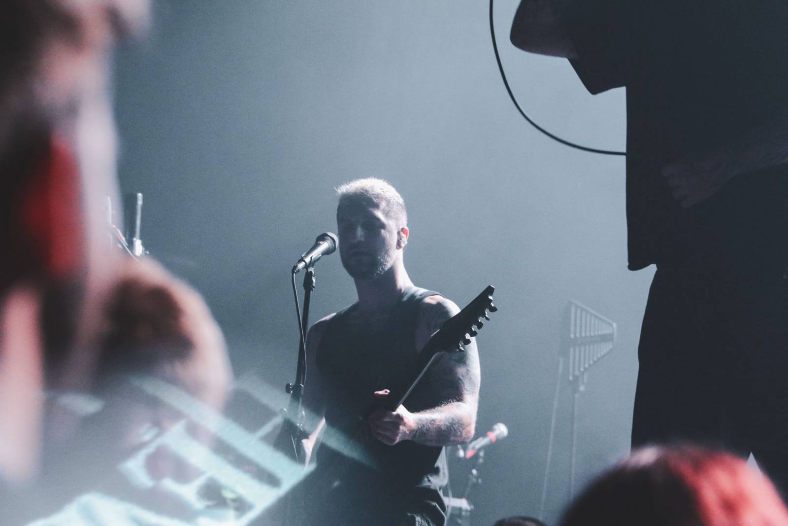 LIVE: We Came as Romans v Praze bez patosu zavzpomínali na zemřelého bratra