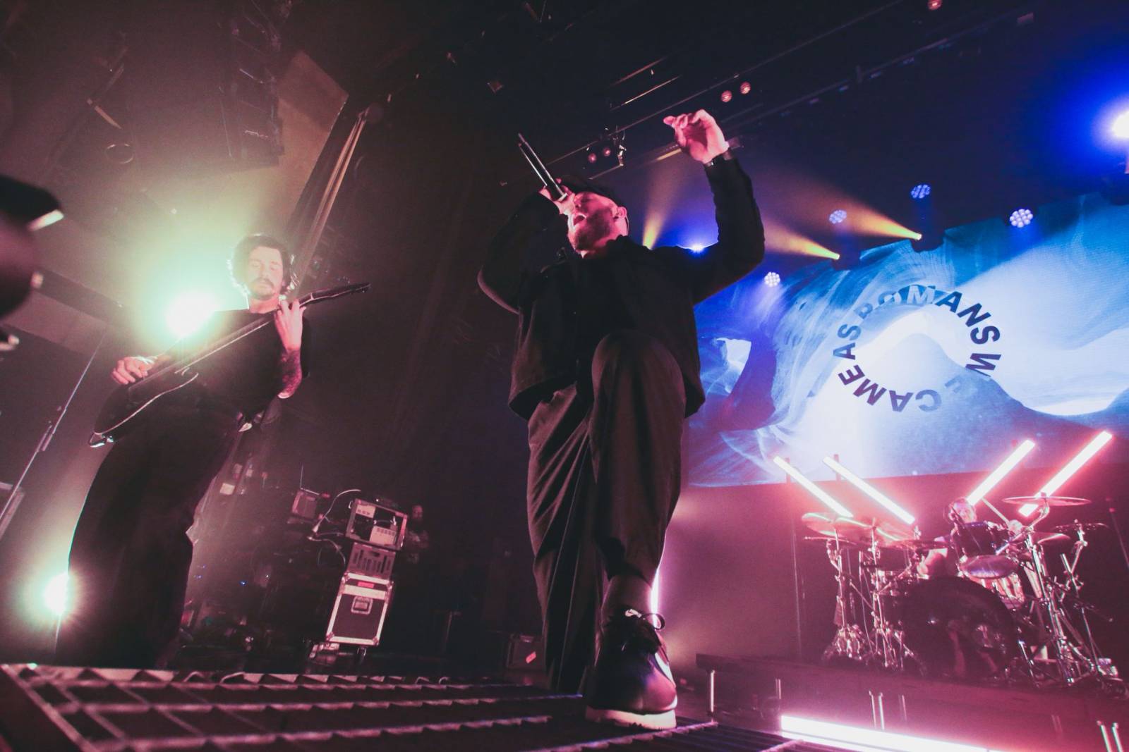 LIVE: We Came as Romans v Praze bez patosu zavzpomínali na zemřelého bratra