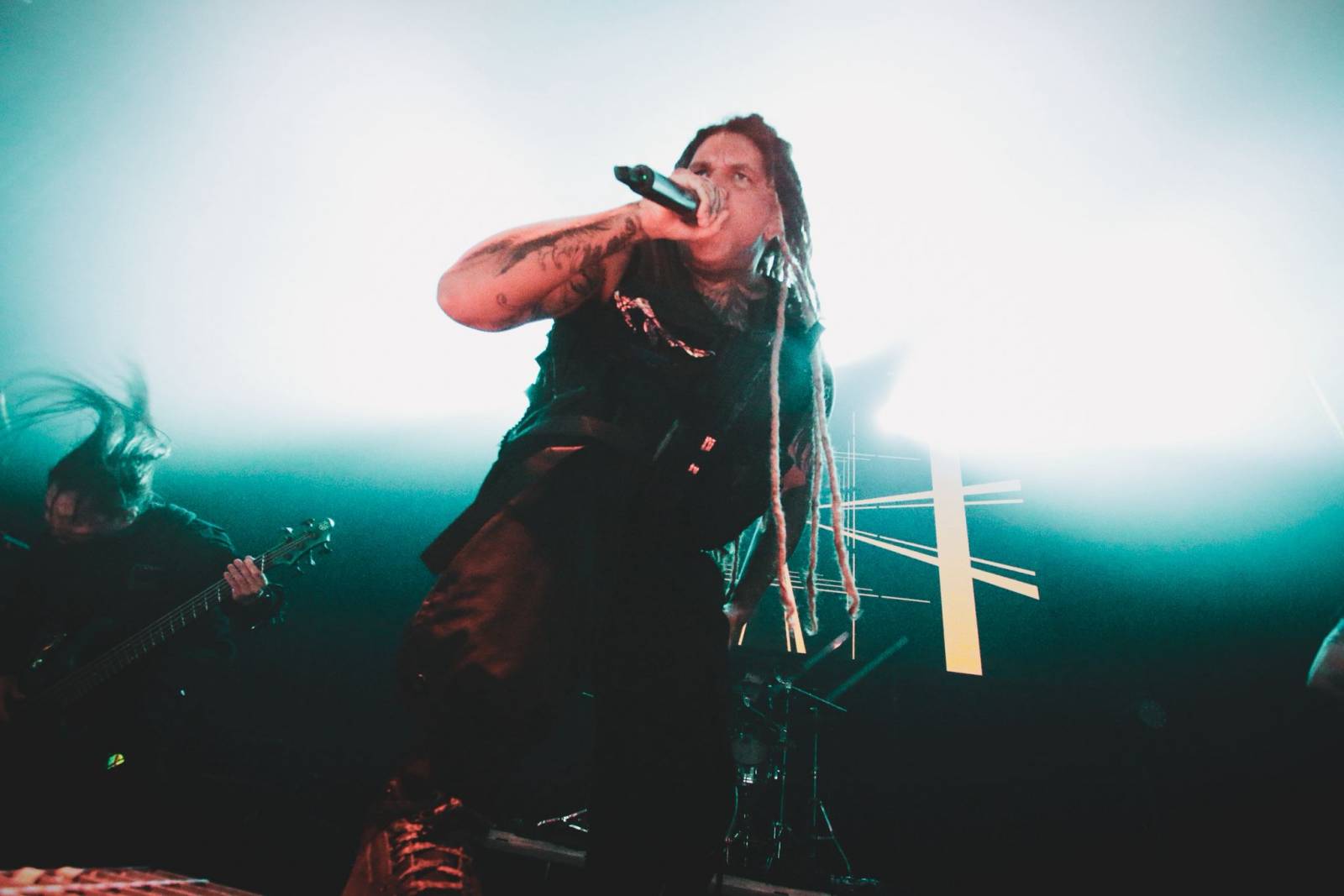 LIVE: We Came as Romans v Praze bez patosu zavzpomínali na zemřelého bratra