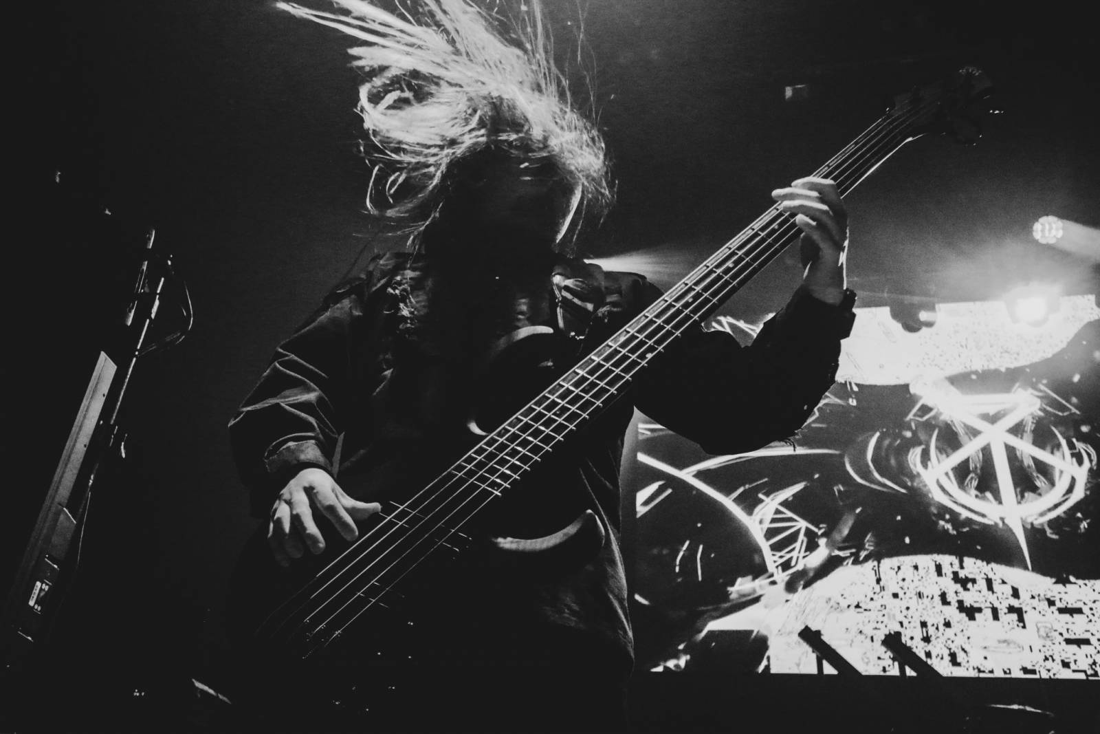 LIVE: We Came as Romans v Praze bez patosu zavzpomínali na zemřelého bratra