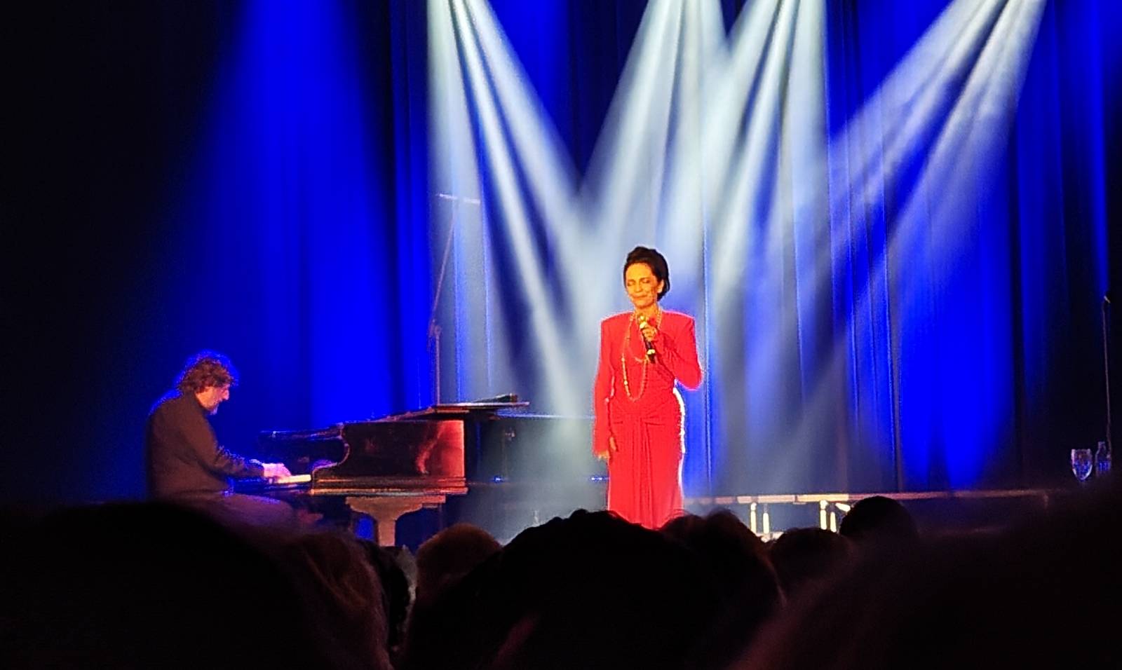 LIVE: Lucie Bílá si získala srdce publika v Blansku. Dorazila s klavírním recitálem Petra Maláska