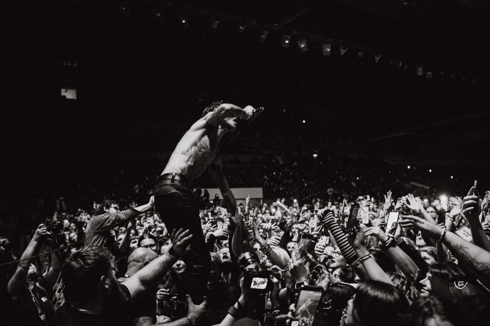 LIVE: Koncert roku? Rokenrolový princ Yungblud předvedl v Praze divokou show