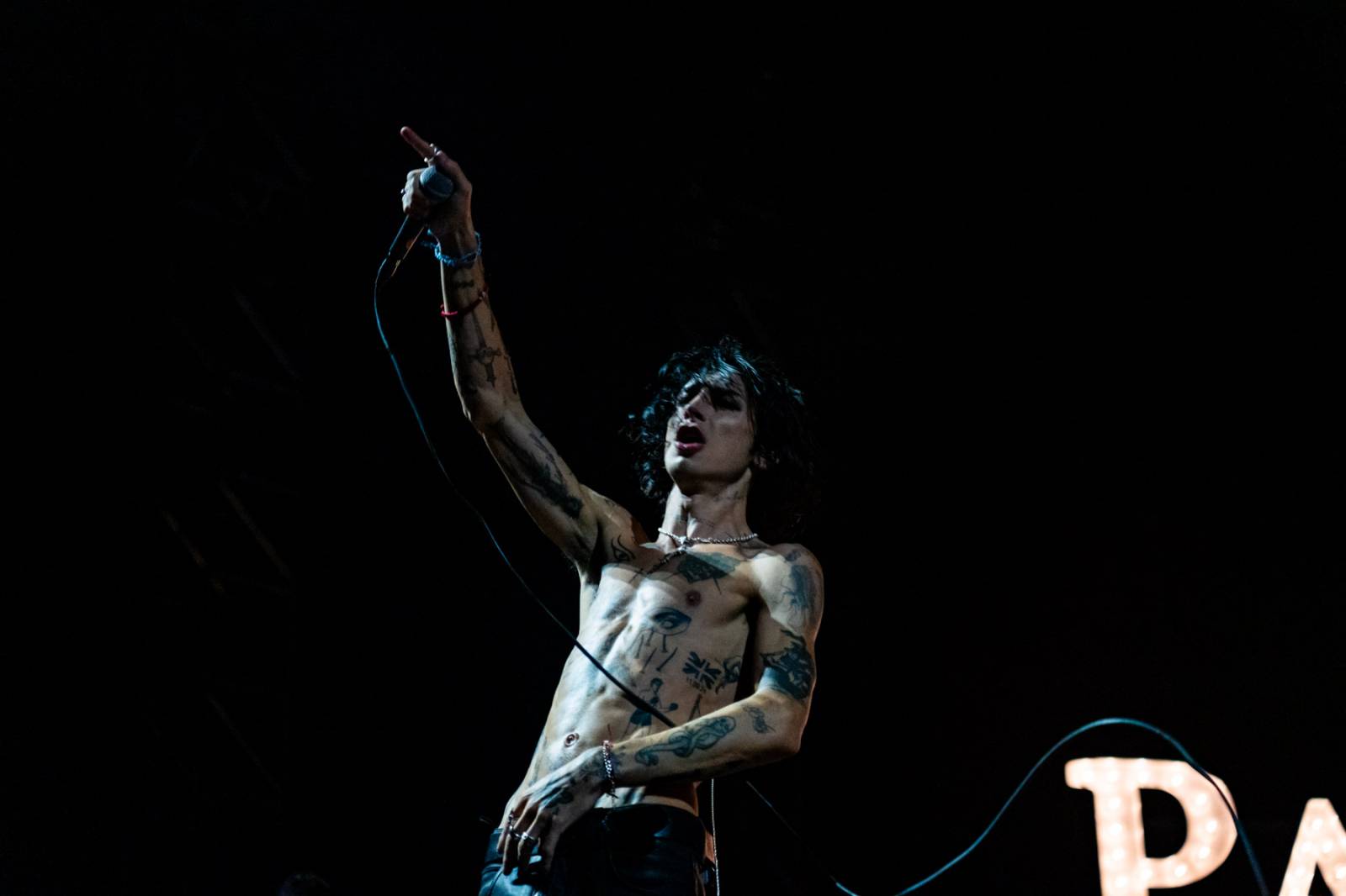 LIVE: Koncert roku? Rokenrolový princ Yungblud předvedl v Praze divokou show