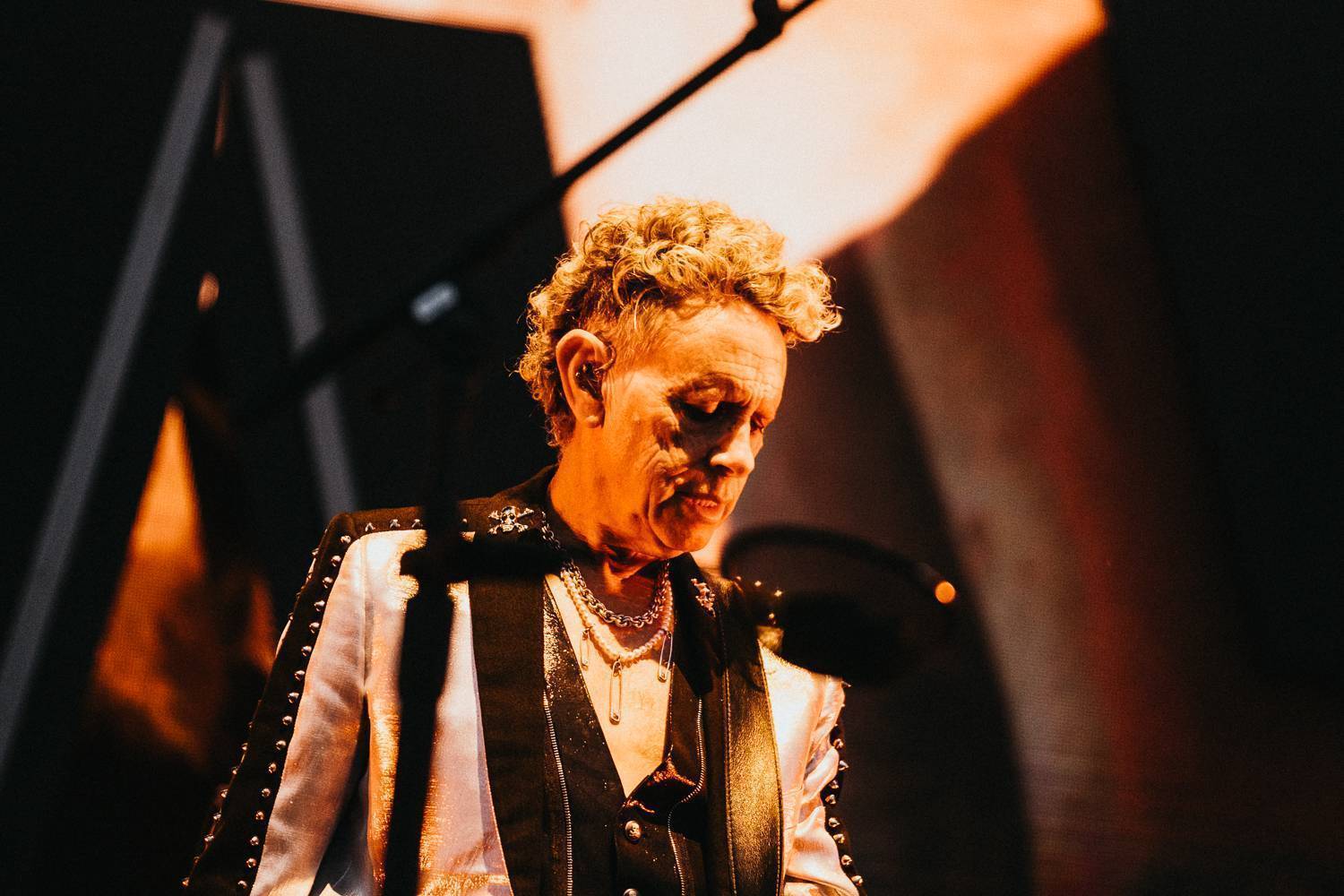 RECENZE: Depeche Mode zaplnili kino Světozor. Koncertní film jako duchovní očištění a přemítání o smrti přinesl jedinečný zážitek