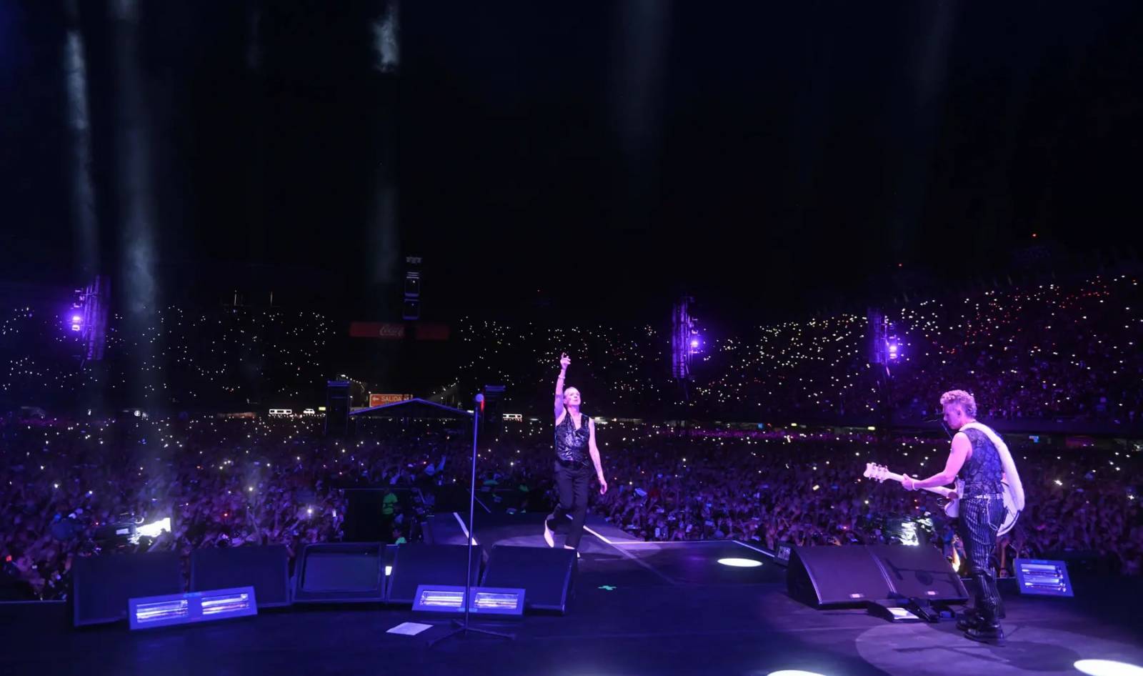 RECENZE: Depeche Mode zaplnili kino Světozor. Koncertní film jako duchovní očištění a přemítání o smrti přinesl jedinečný zážitek