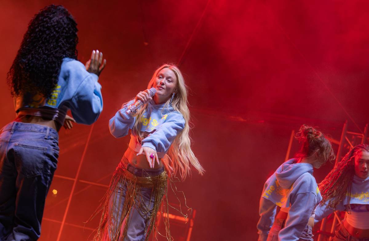 LIVE: Zara Larsson otevřela Westfield Černý Most. Švédskou zpěvačku vítaly davy