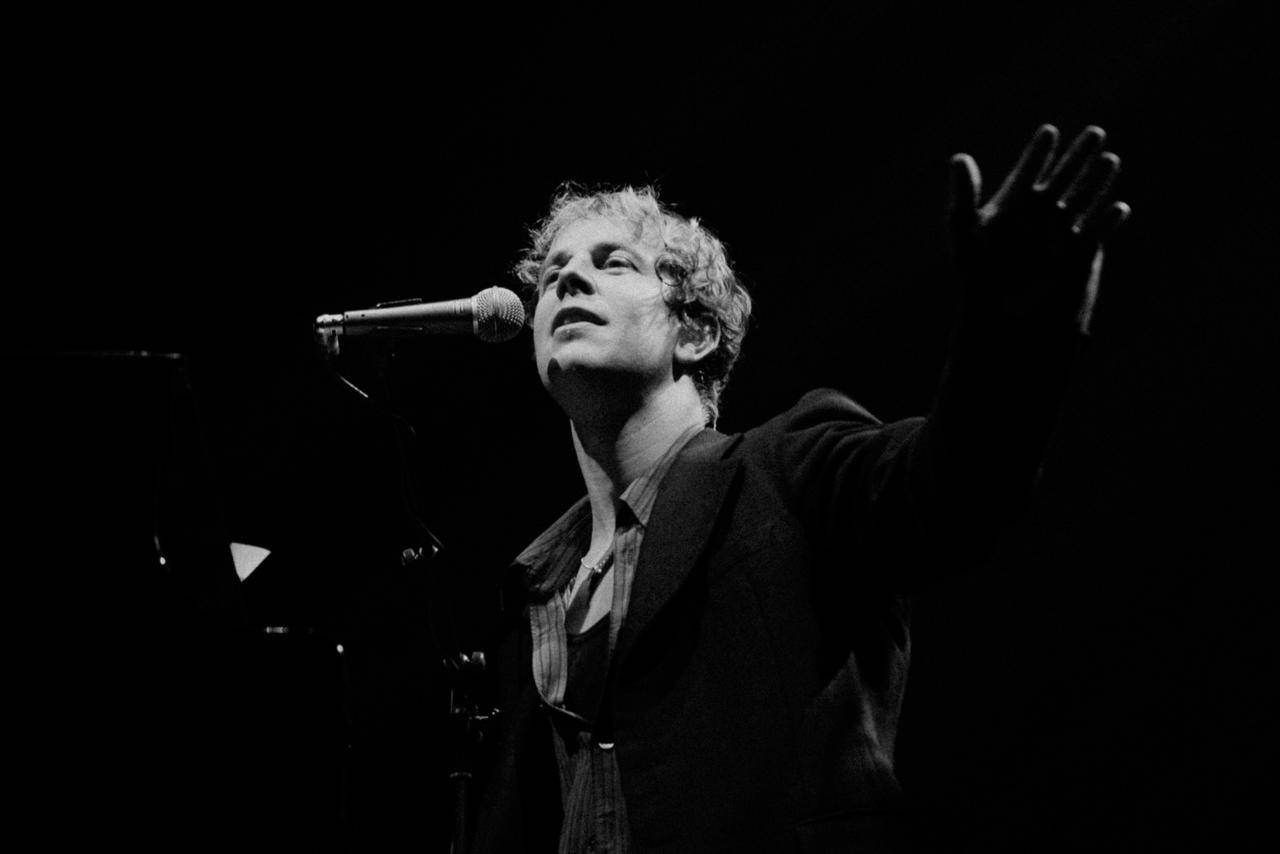 LIVE: Tom Odell ví, jak pracovat s emocemi. K slzám dohnal celou Sportovní halu v Praze