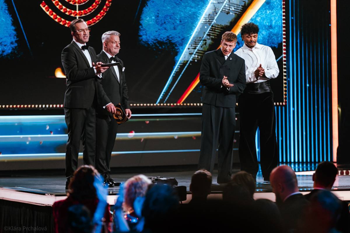 LIVE: Každý rok stejná písnička, překvapil jen Václav Noid Bárta. Český slavík fungoval opět jako prostředek reklamy