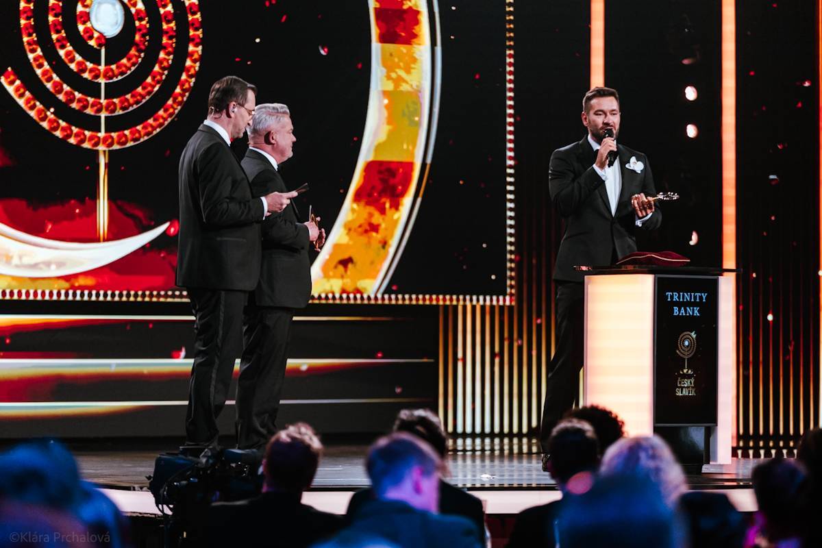 LIVE: Každý rok stejná písnička, překvapil jen Václav Noid Bárta. Český slavík fungoval opět jako prostředek reklamy