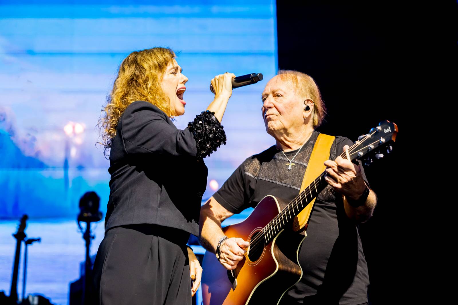 LIVE: Vydařený vánoční koncert Olympiku s hosty se nesl převážně v nostalgickém duchu