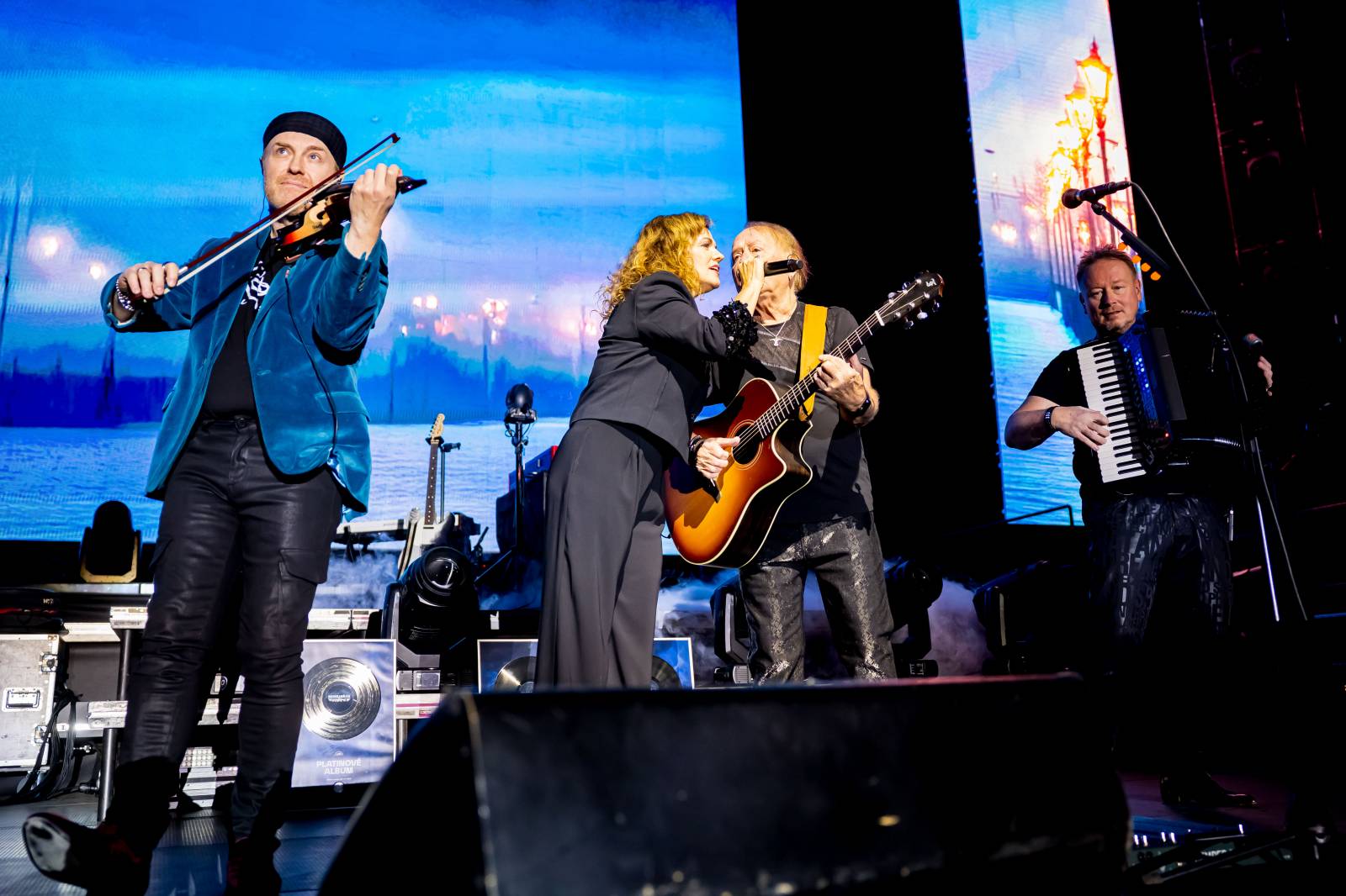 LIVE: Vydařený vánoční koncert Olympiku s hosty se nesl převážně v nostalgickém duchu