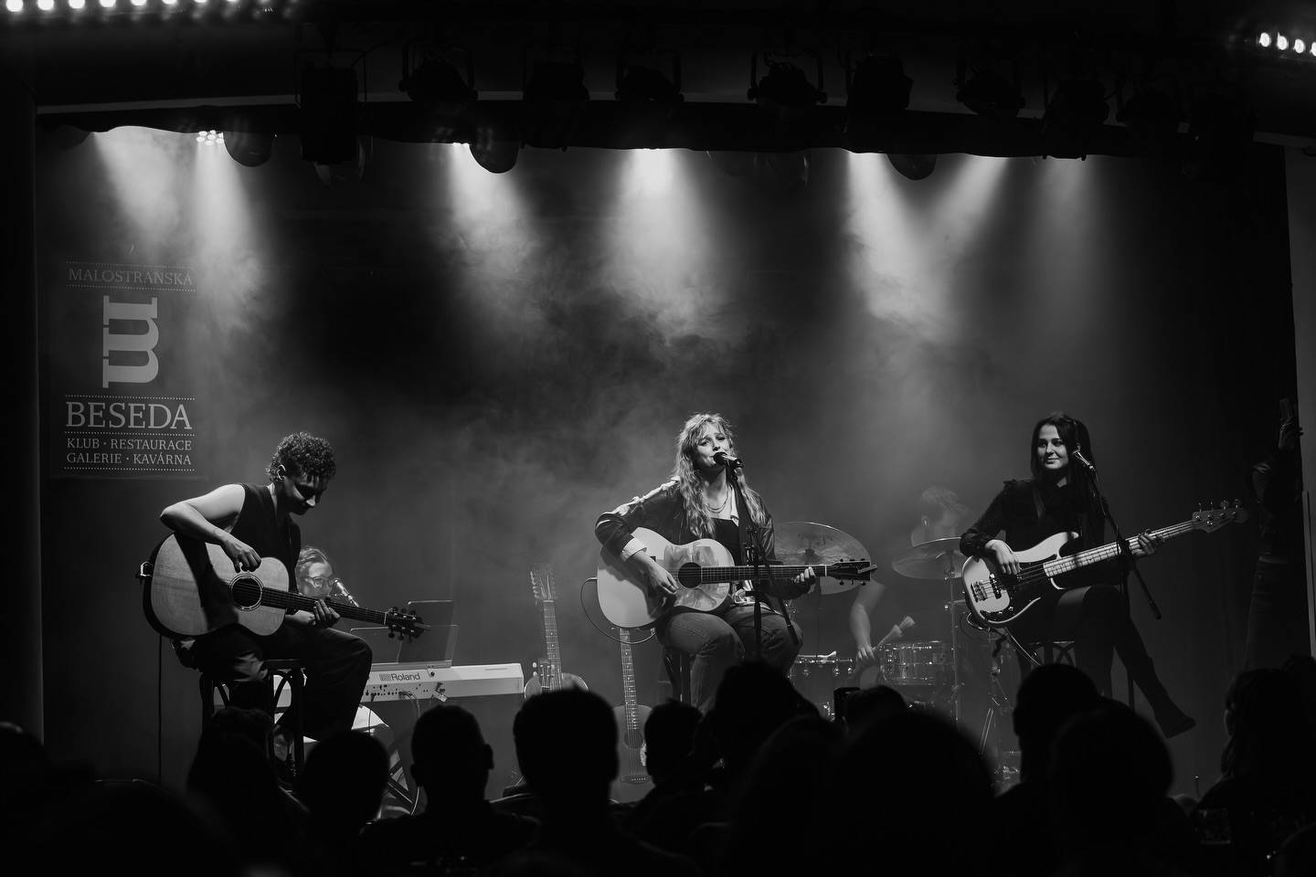 LIVE: Tereza Balonová polykala slzy a fascinovala fanoušky intimitou svých písní