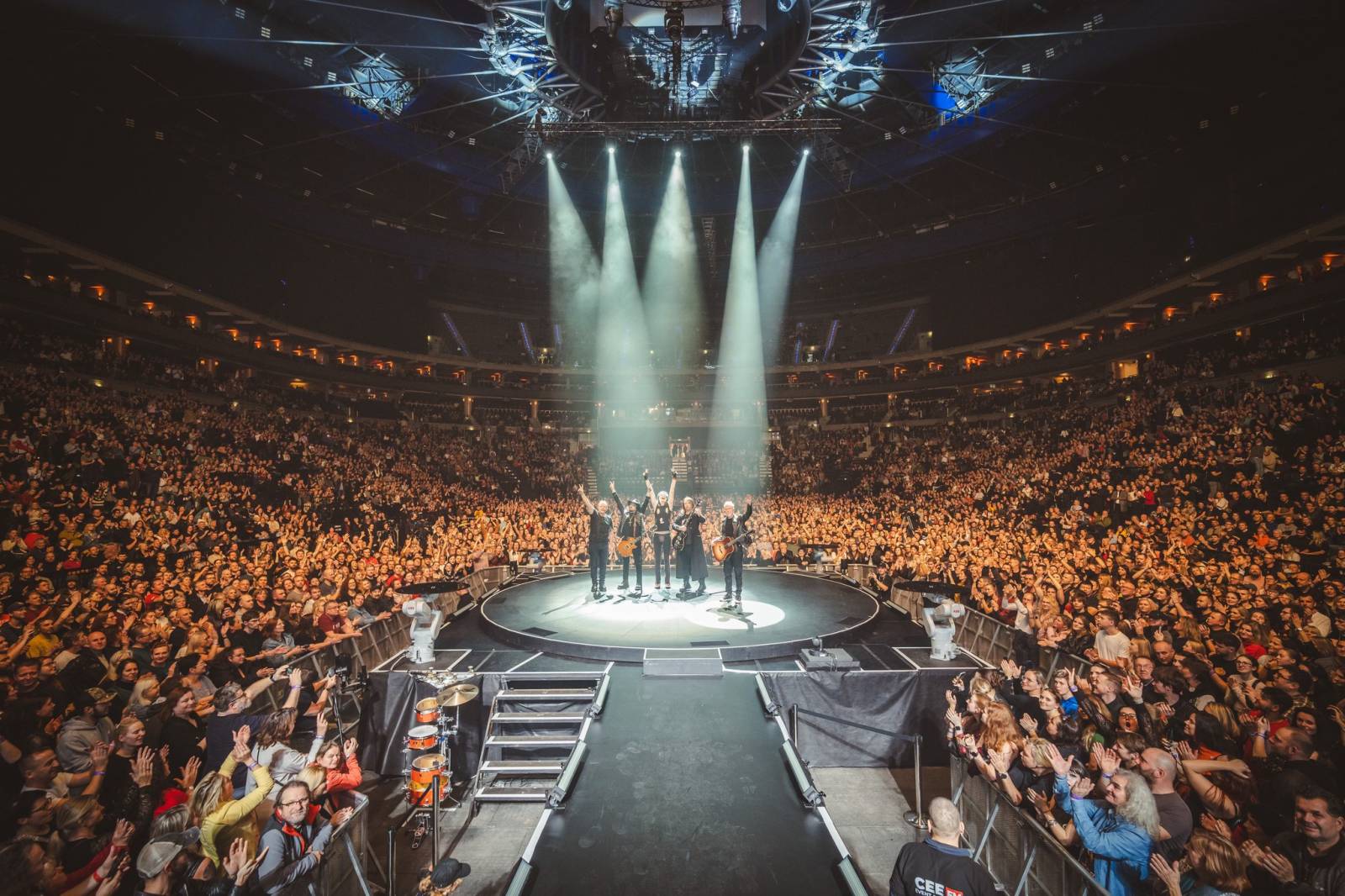 LIVE: Krása a radost a rock’n’roll. Lucie přivezla do Prahy vymazlenou show světového formátu