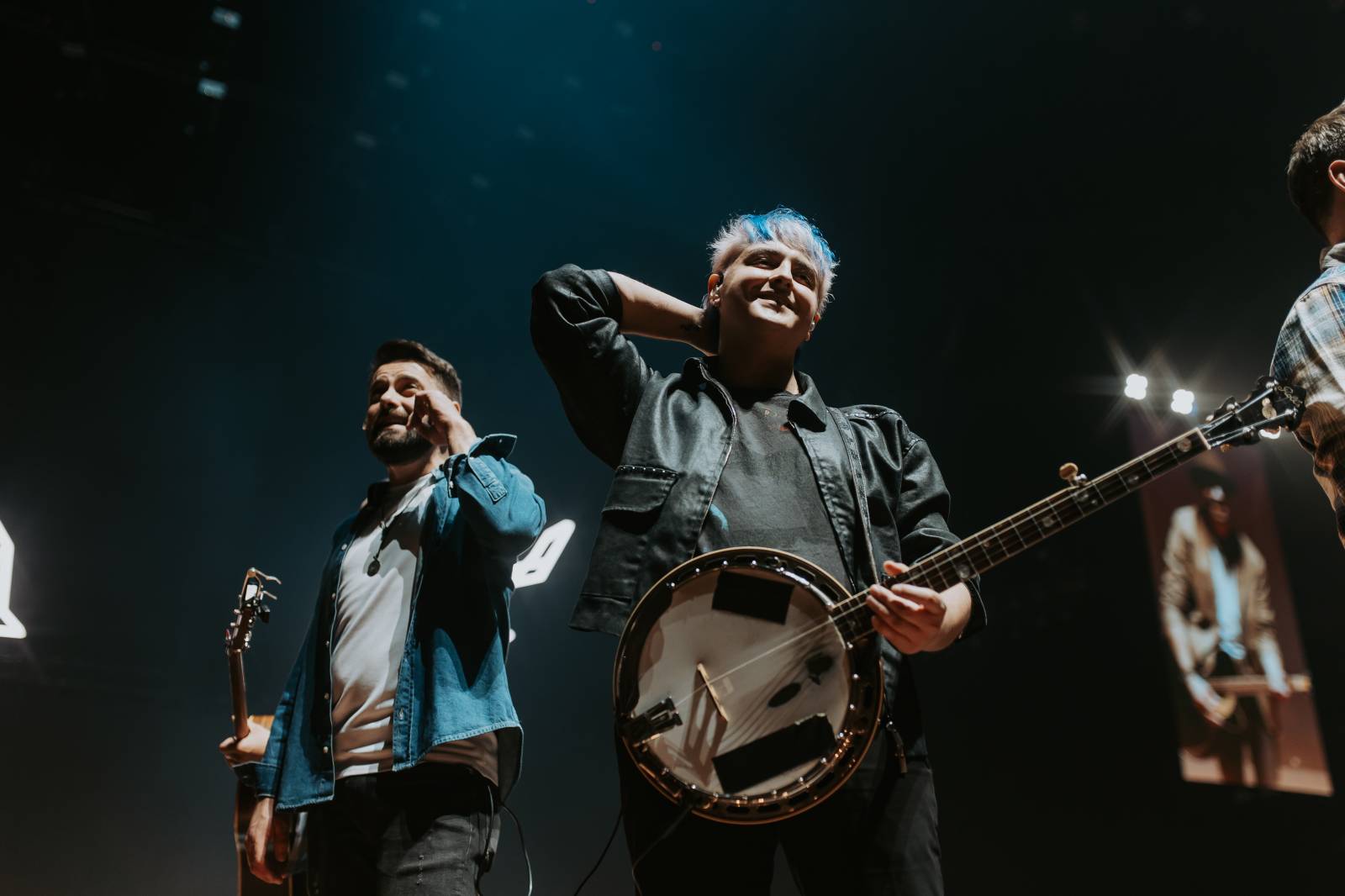 LIVE: Jelen si získal O2 arenu i bez efektů. Vsadil na čiré muzikantství a sílu svých písní