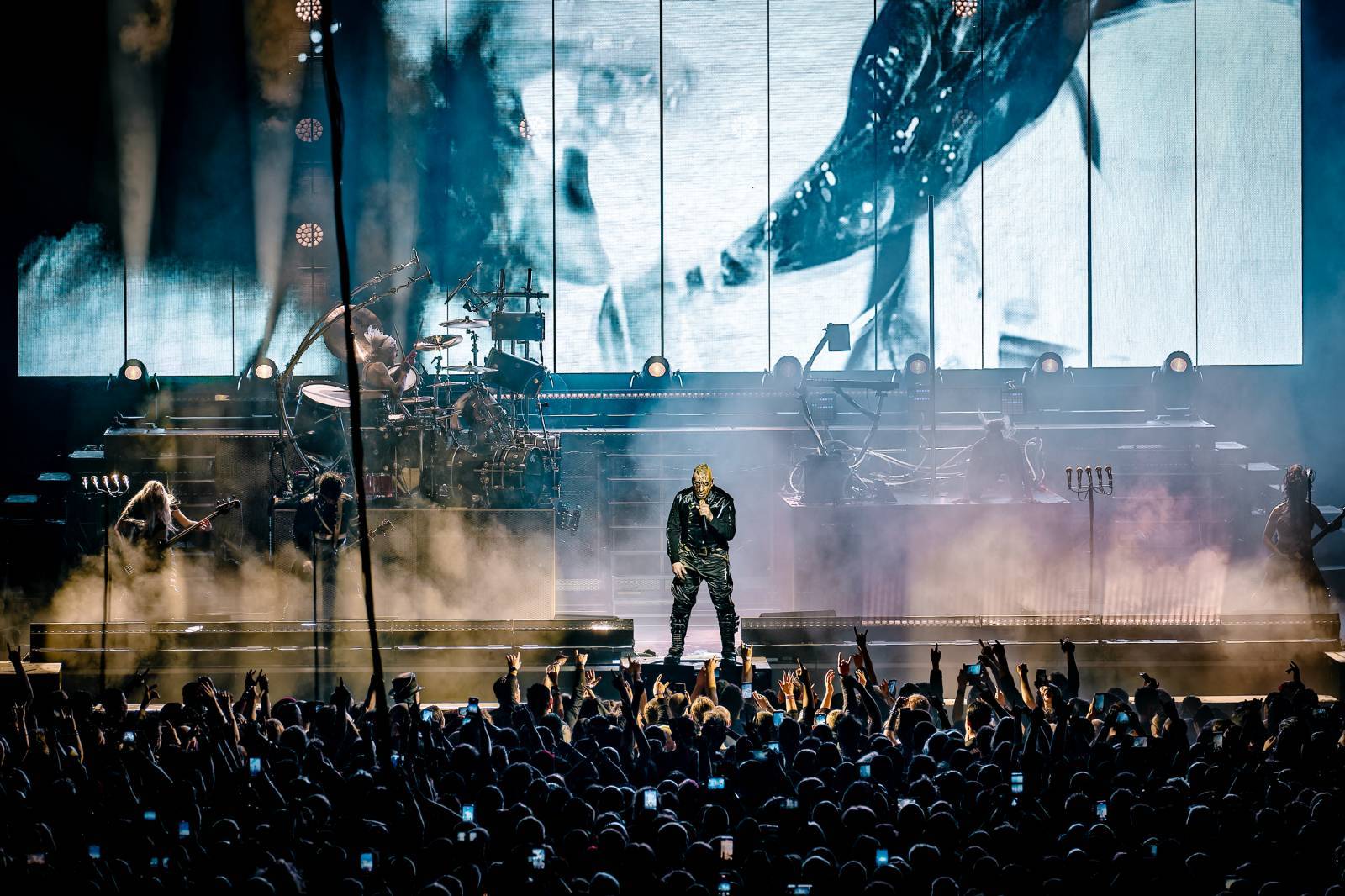 LIVE: Nestydatý Till Lindemann si Prahu vychutnal, stoprocentní výkon ale nepodal