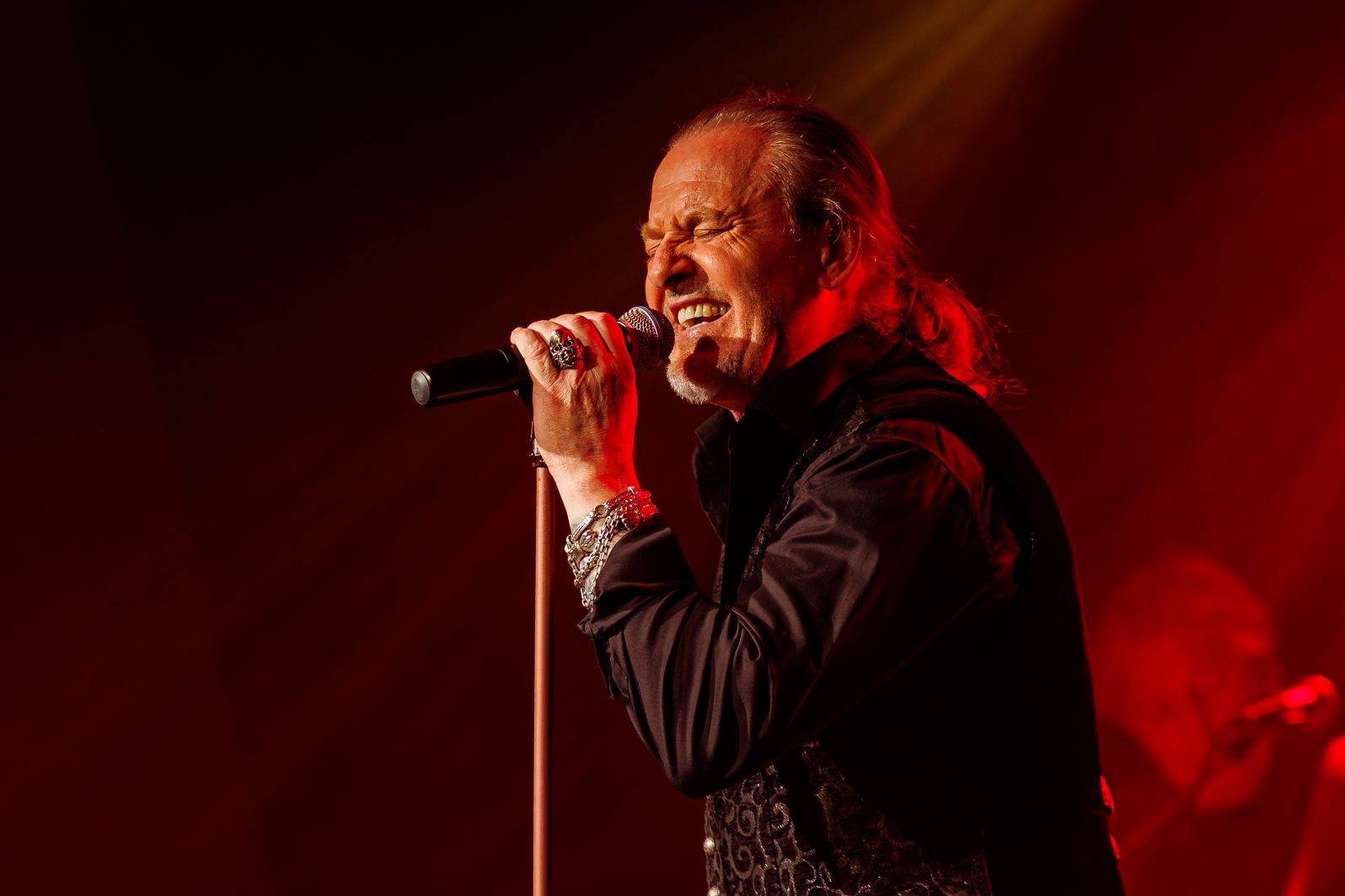 RECENZE: Josef Vojtek se dělí o vzpomínky na svou muzikálovou dráhu