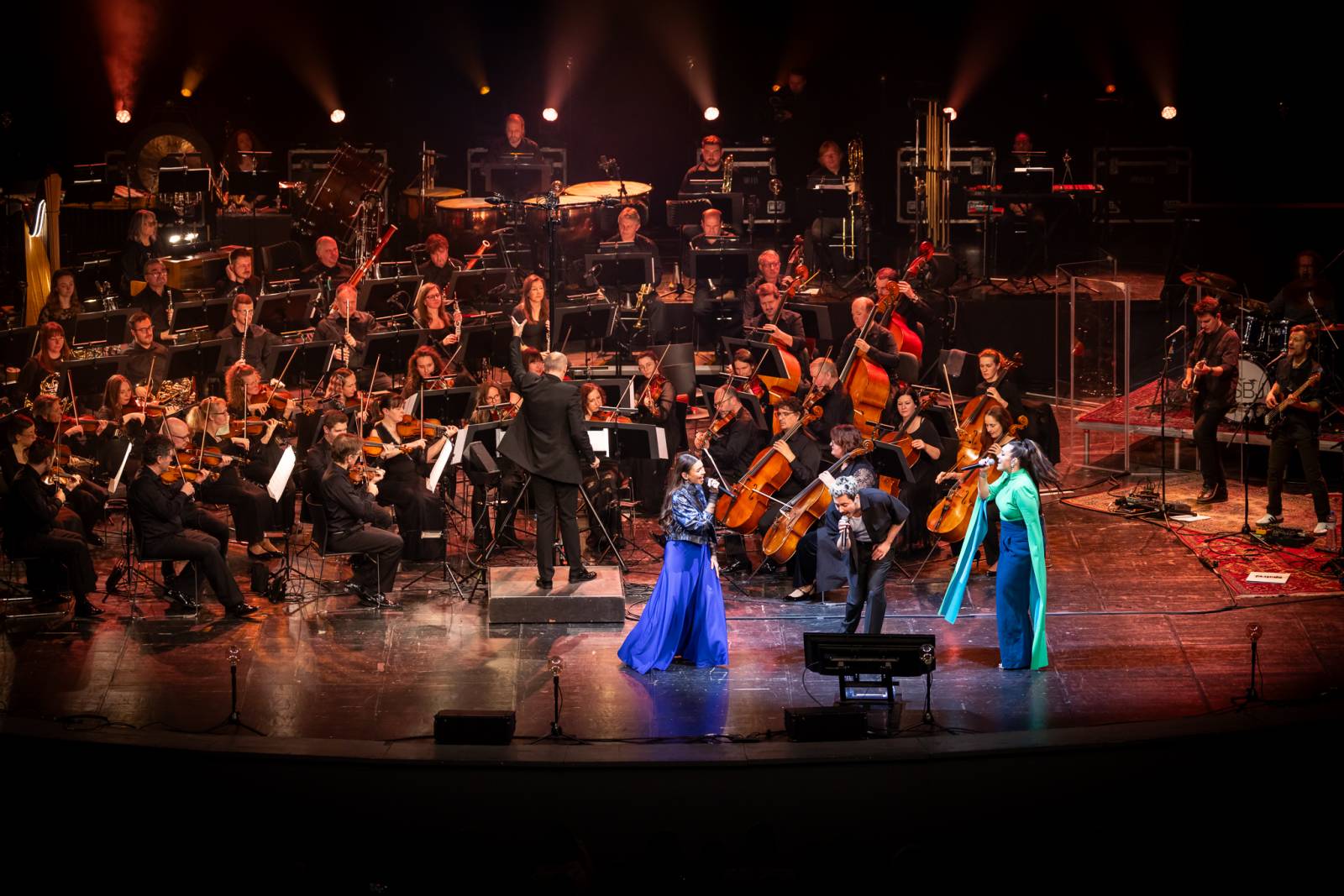 LIVE: V ostravském Gongu se vzpomínalo na Davida Stypku. Jeho památku uctili Ewa Farna, Kateřina Marie Tichá a Mirai Navrátil v doprovodu Bandjeez a Janáčkovy filharmonie