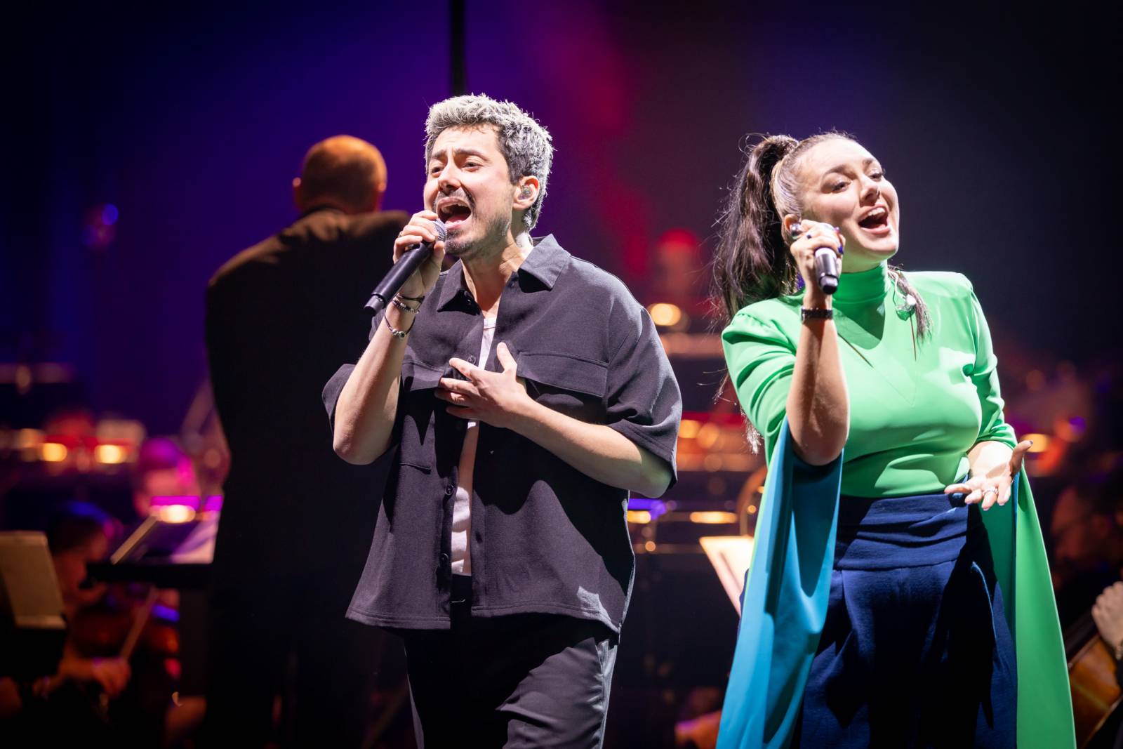 LIVE: V ostravském Gongu se vzpomínalo na Davida Stypku. Jeho památku uctili Ewa Farna, Kateřina Marie Tichá a Mirai Navrátil v doprovodu Bandjeez a Janáčkovy filharmonie