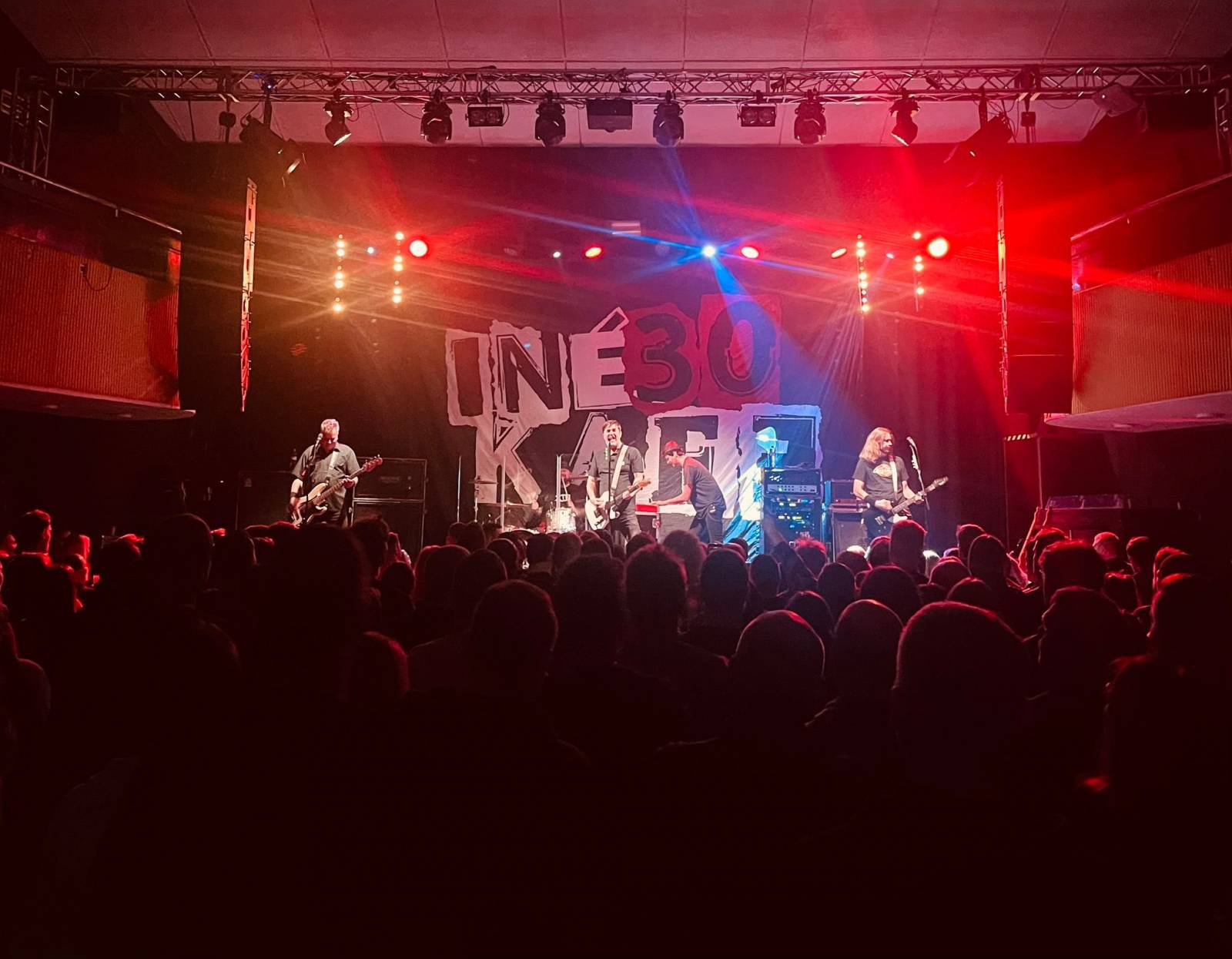 LIVE: Iné Kafe slaví 30 let. Brněnské První patro patřilo hitům i vzpomínkám